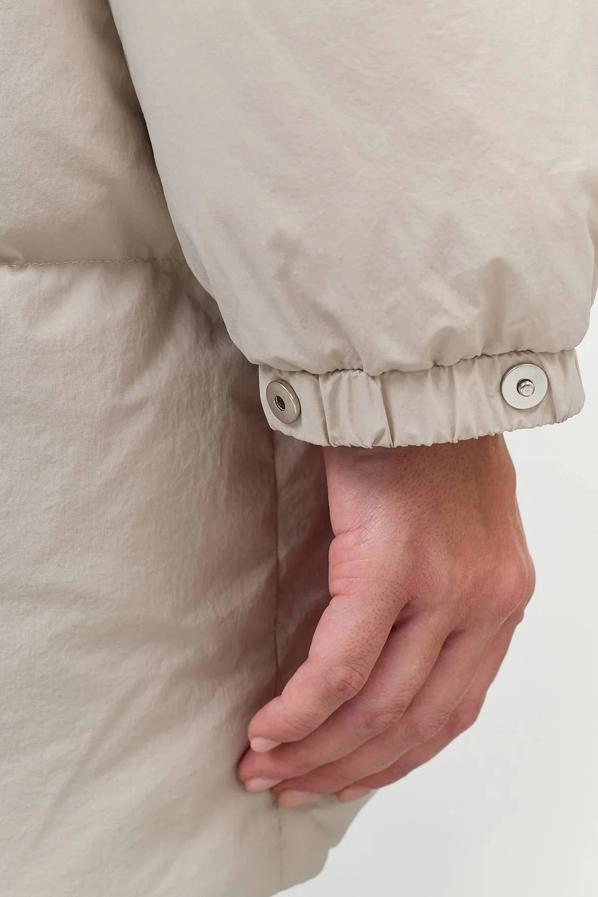 Пуховик с варежками светло-серый, 46