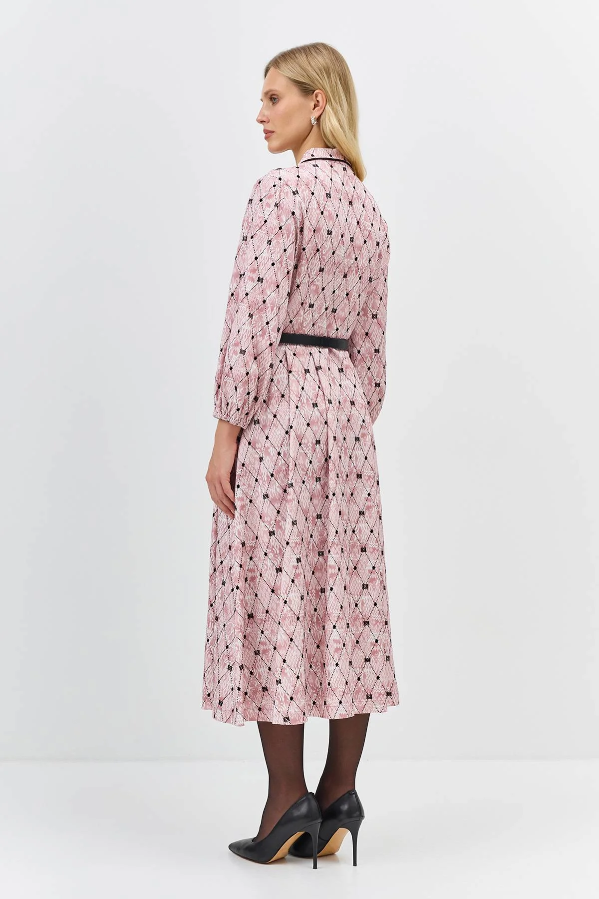 Лимитированная серия платье-рубашка с брендированным принтом и палантином, 44