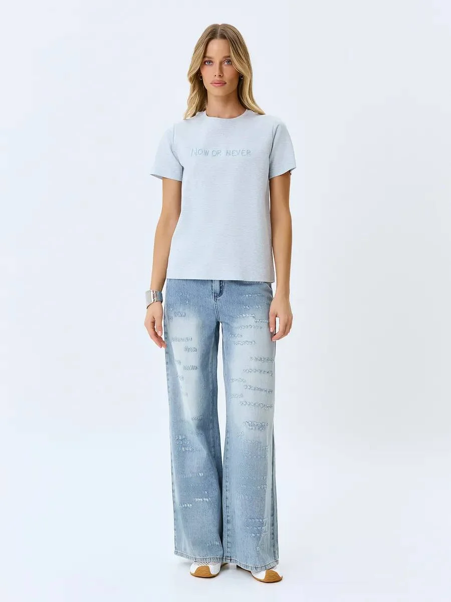 Меланжевая футболка с деликатной вышивкой, 48