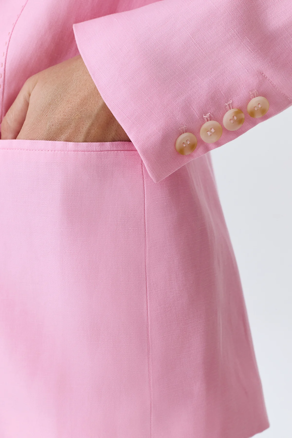 Яркий однобортный жакет из тенселя, 48