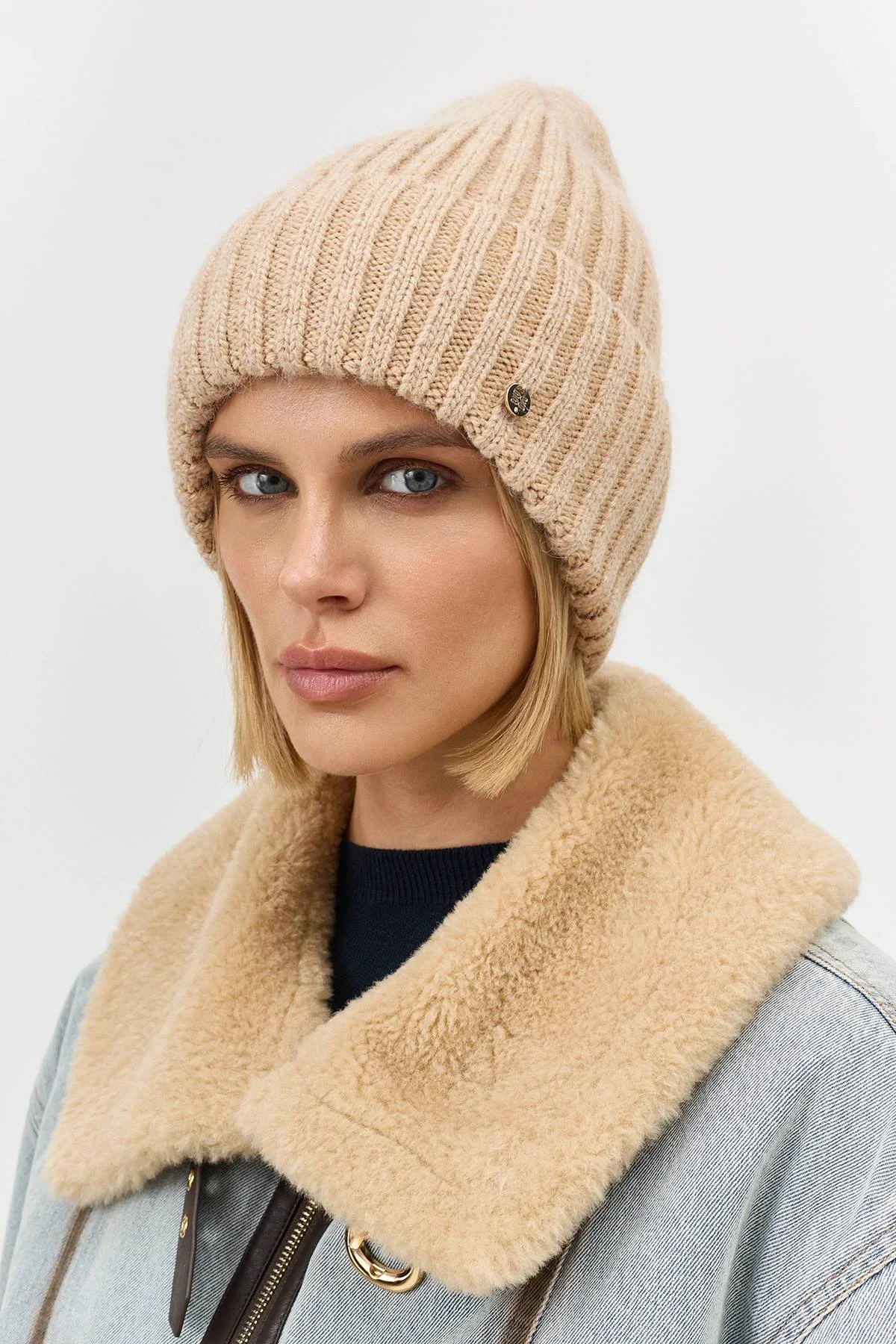 Объемная шапка в рубчик, One