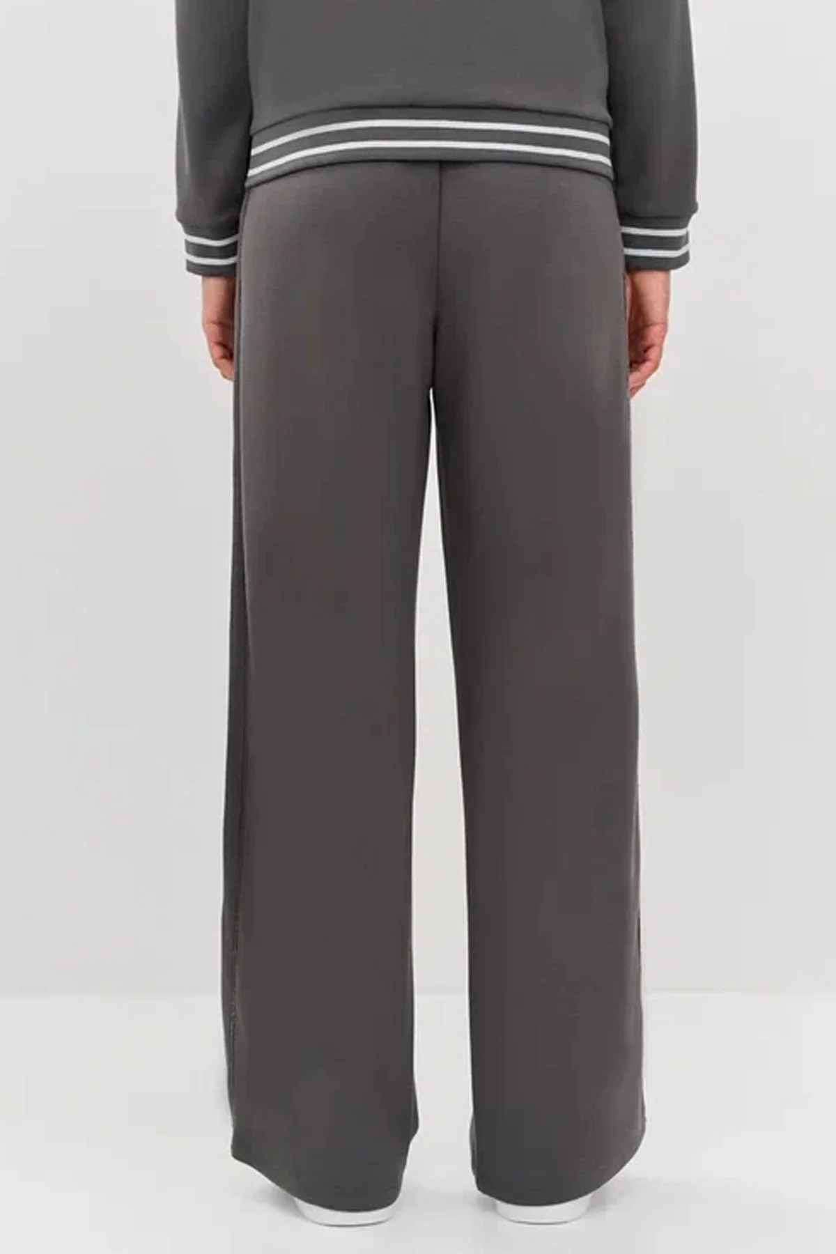 Брюки в спортивном стиле с декорированными лампасами, 52р