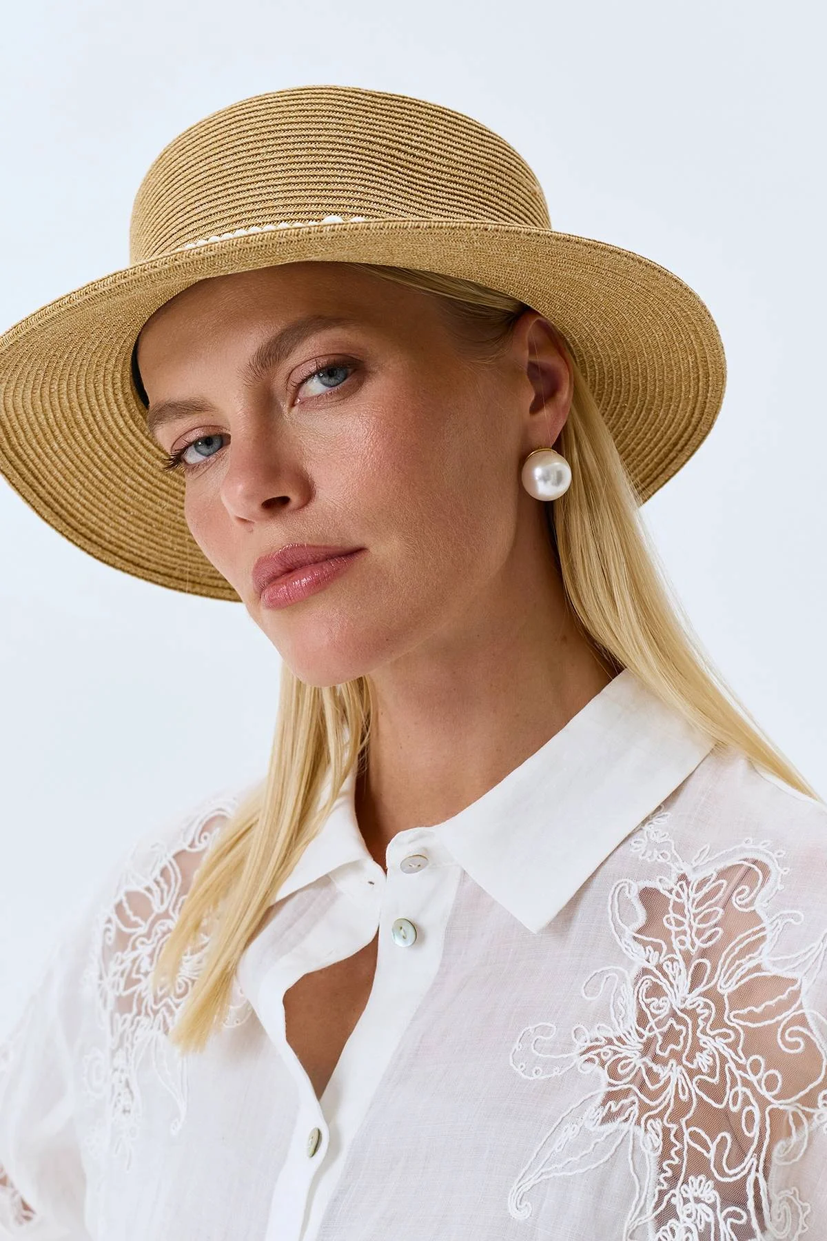 Шляпа-канотье с жемчужинами, One