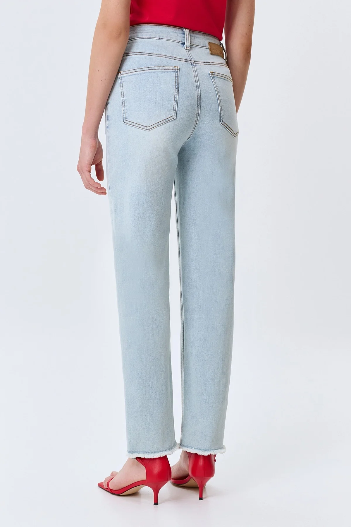 Светлые зауженные джинсы, 42