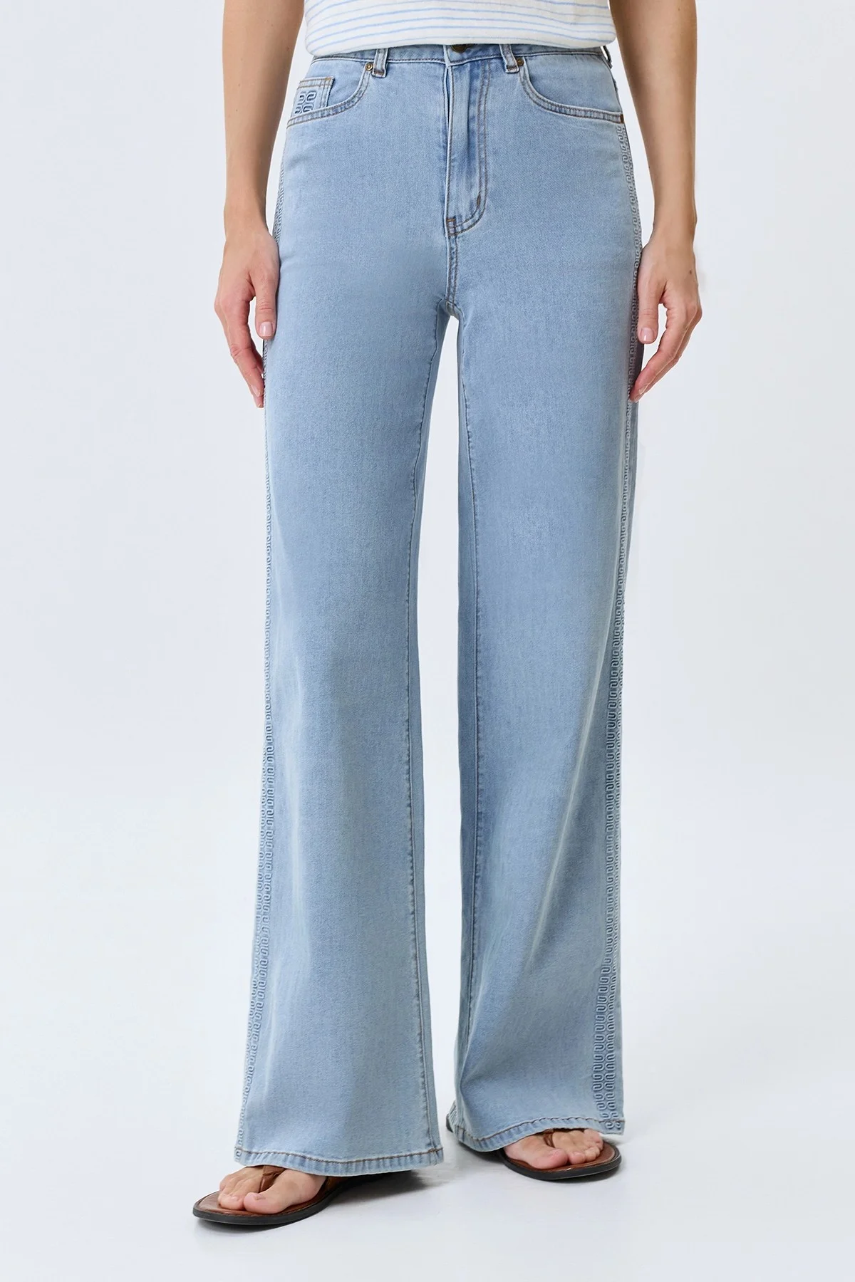 Джинсы Wide leg с деликатными лампасами, 46