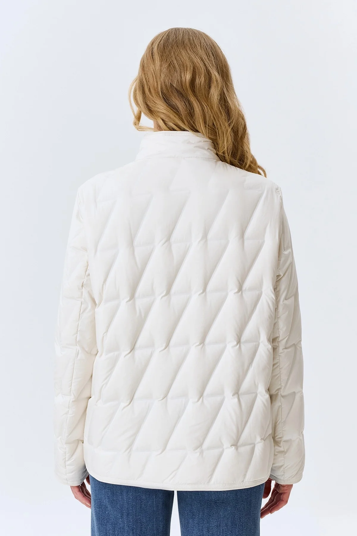Белая легкая куртка на натуральном утеплителе, 48