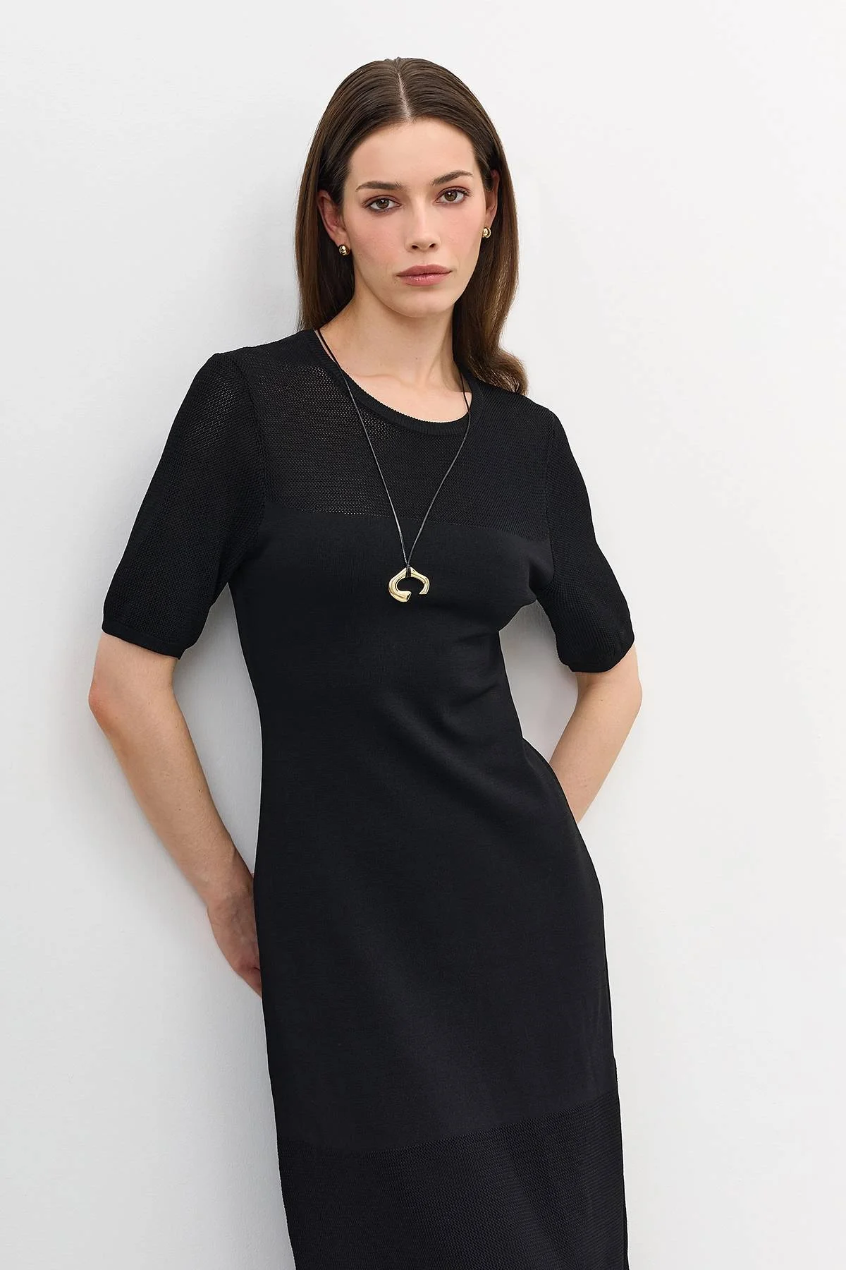 Вязаное платье с полупрозрачными деталями, 40