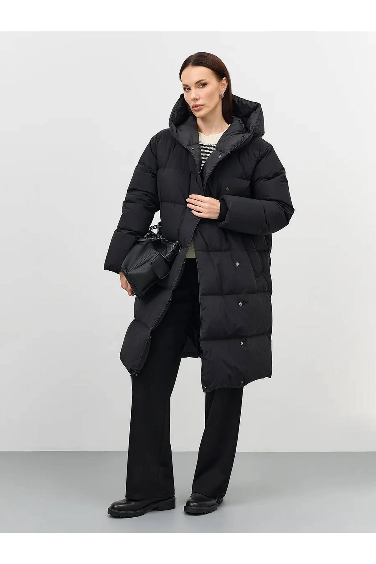 Лимитированная серия  пуховик с капюшоном и палантин, 48