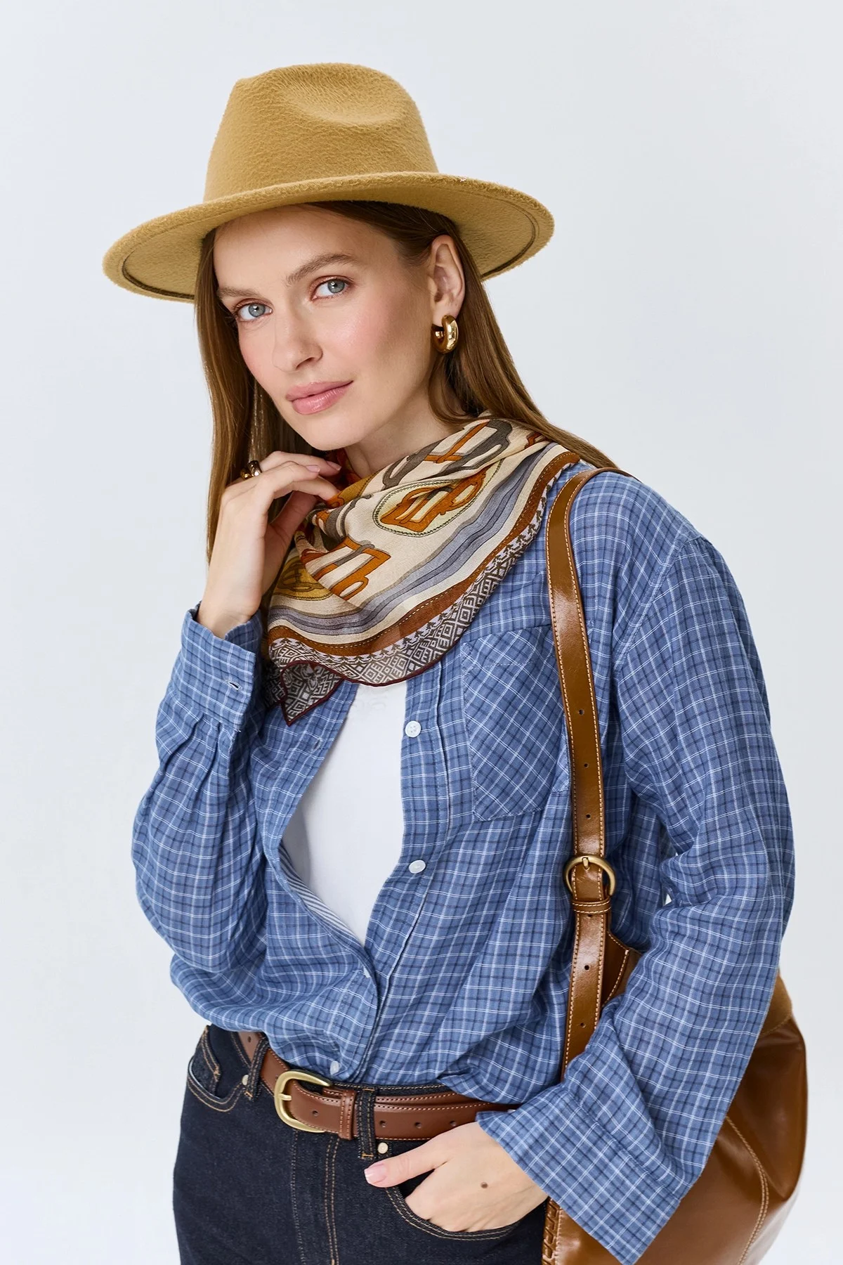 Яркий шелковый платок, One