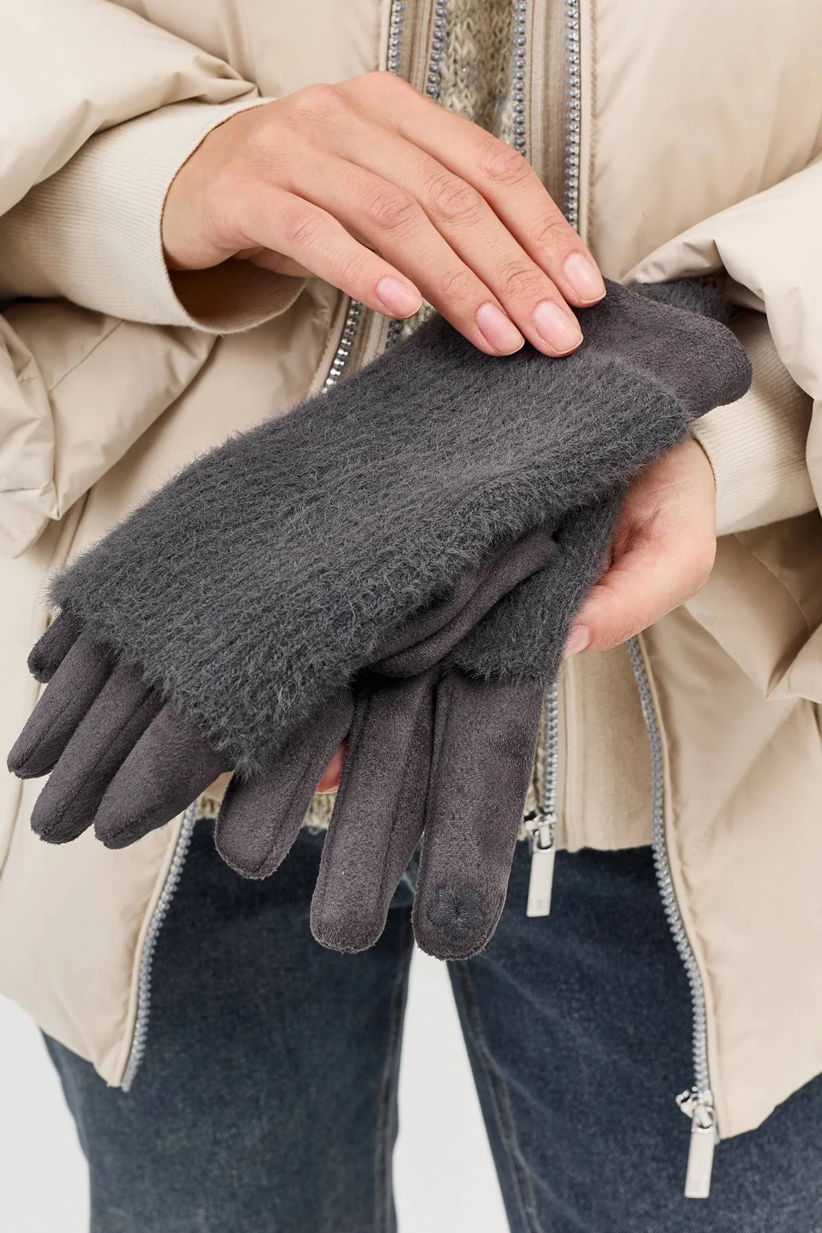 Серые вязаные перчатки с контрастной отделкой, One