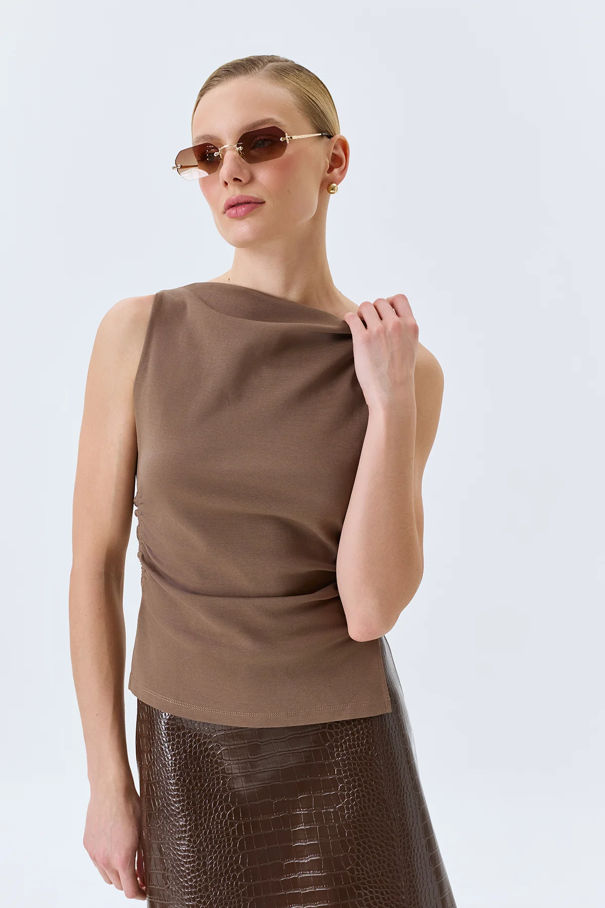 Топ с драпировкой, 52