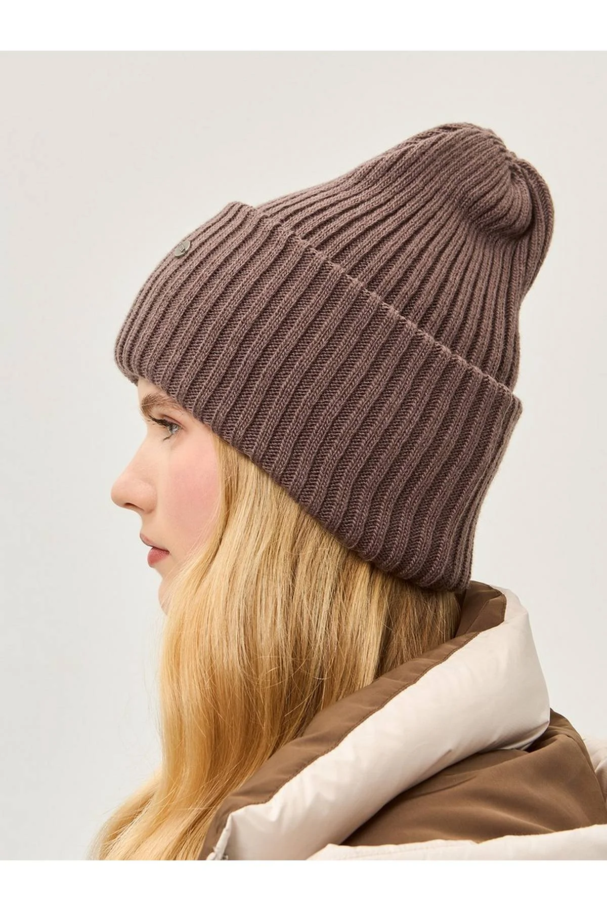Шапка серо-коричневая, One