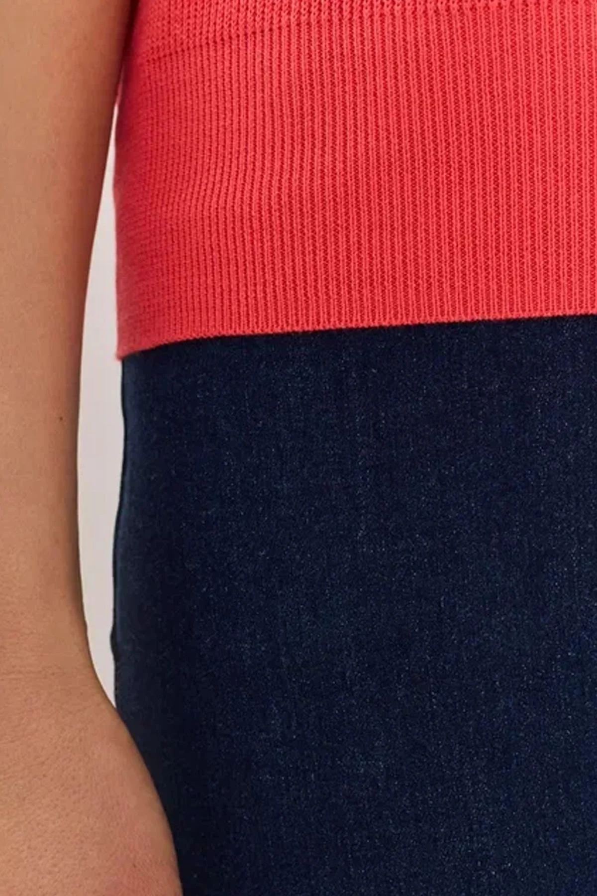 Вязаный джемпер из модала и хлопка в коралловом цвете, 52р