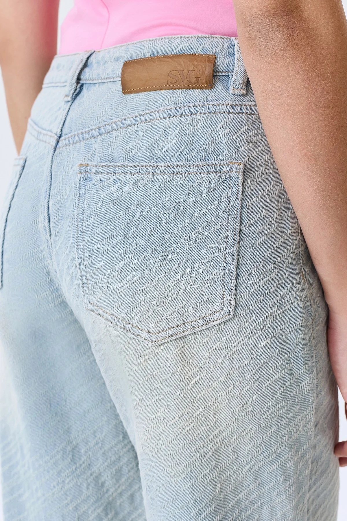 Джинсы из фактурного денима, 50