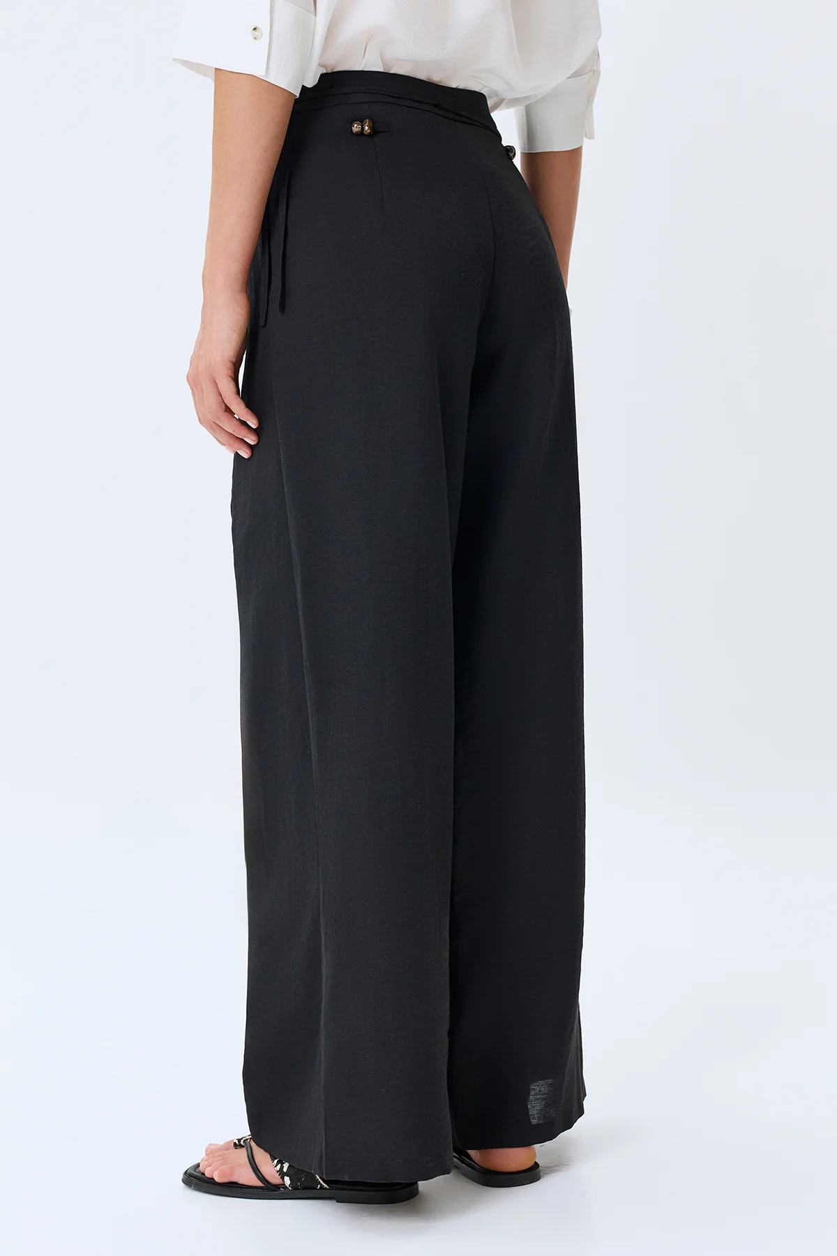 Широкие брюки с акцентным поясом, 44