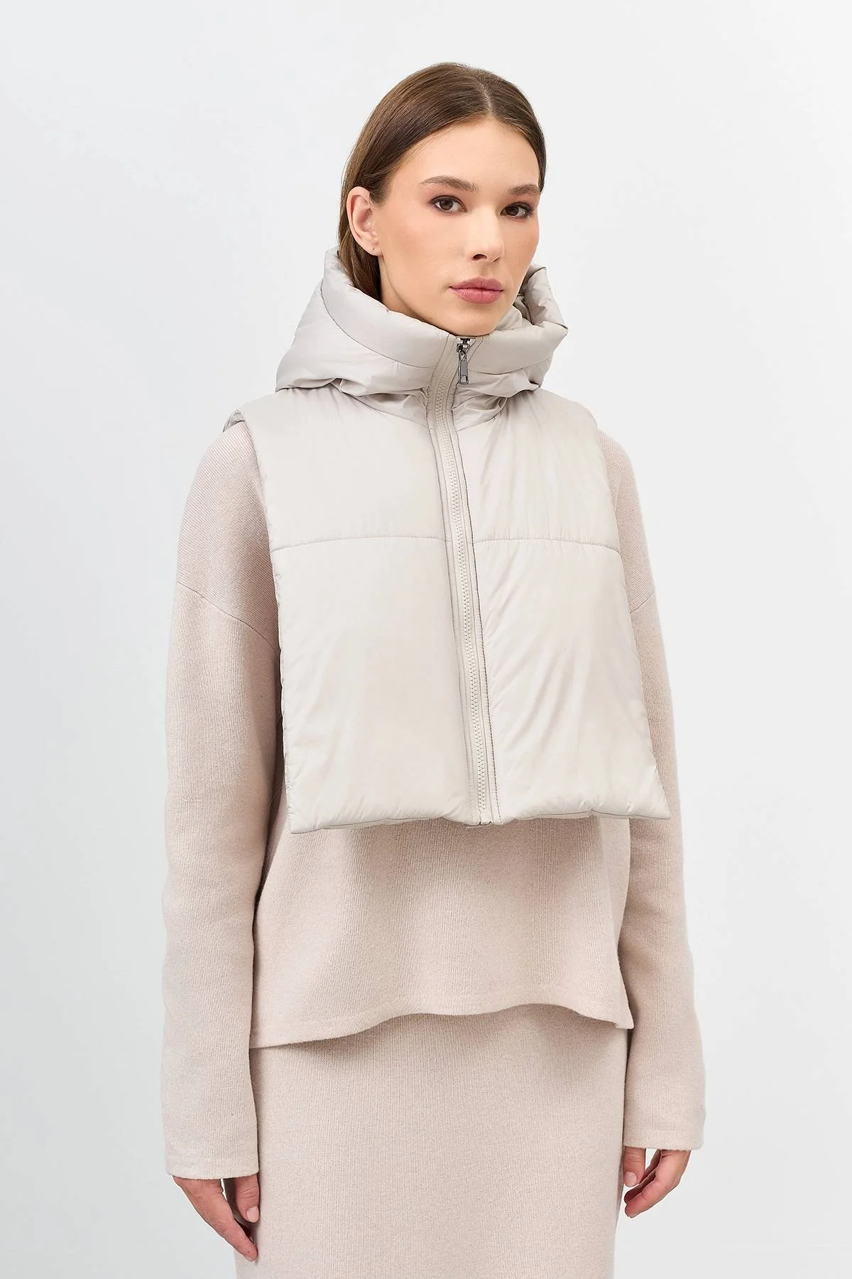 Светлая базовая манишка, One