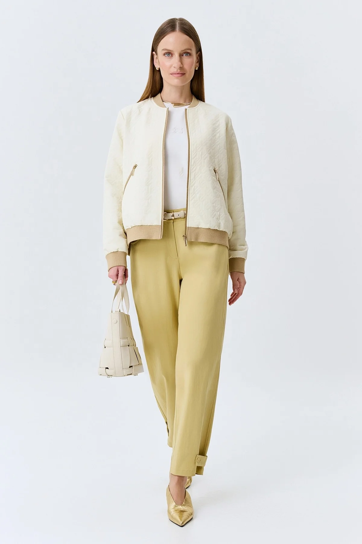 Легкий стеганный бомбер, 42