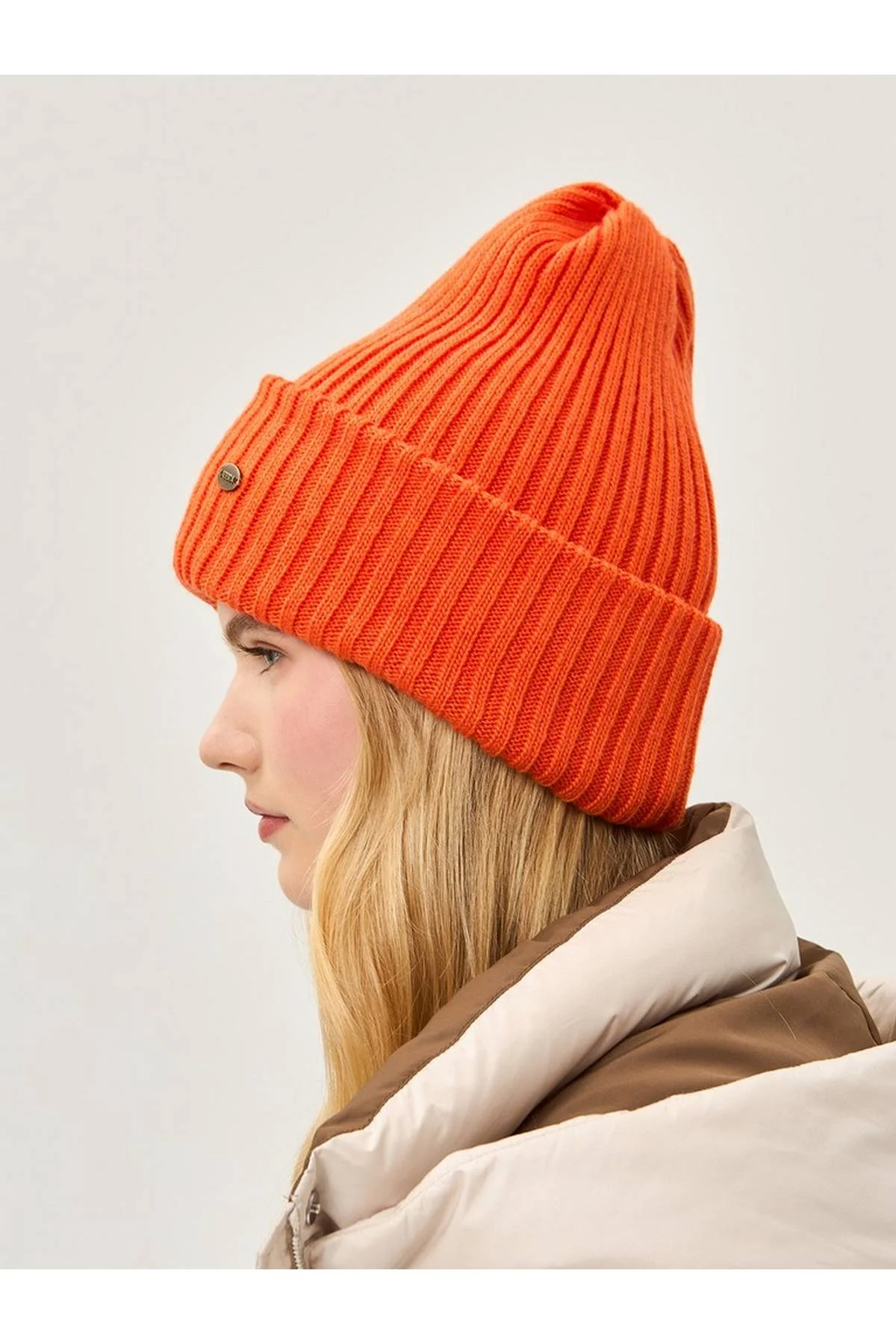 Шапка оранжевая, One