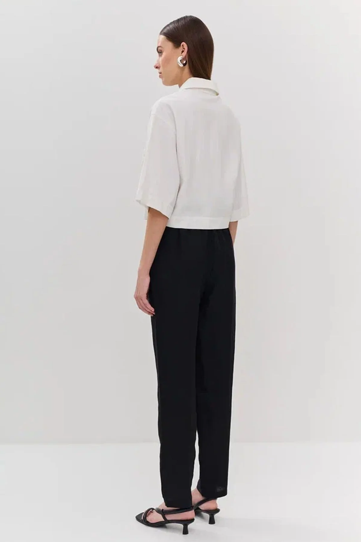 Прямые брюки чёрного цвета со шнурком на талии, 42р