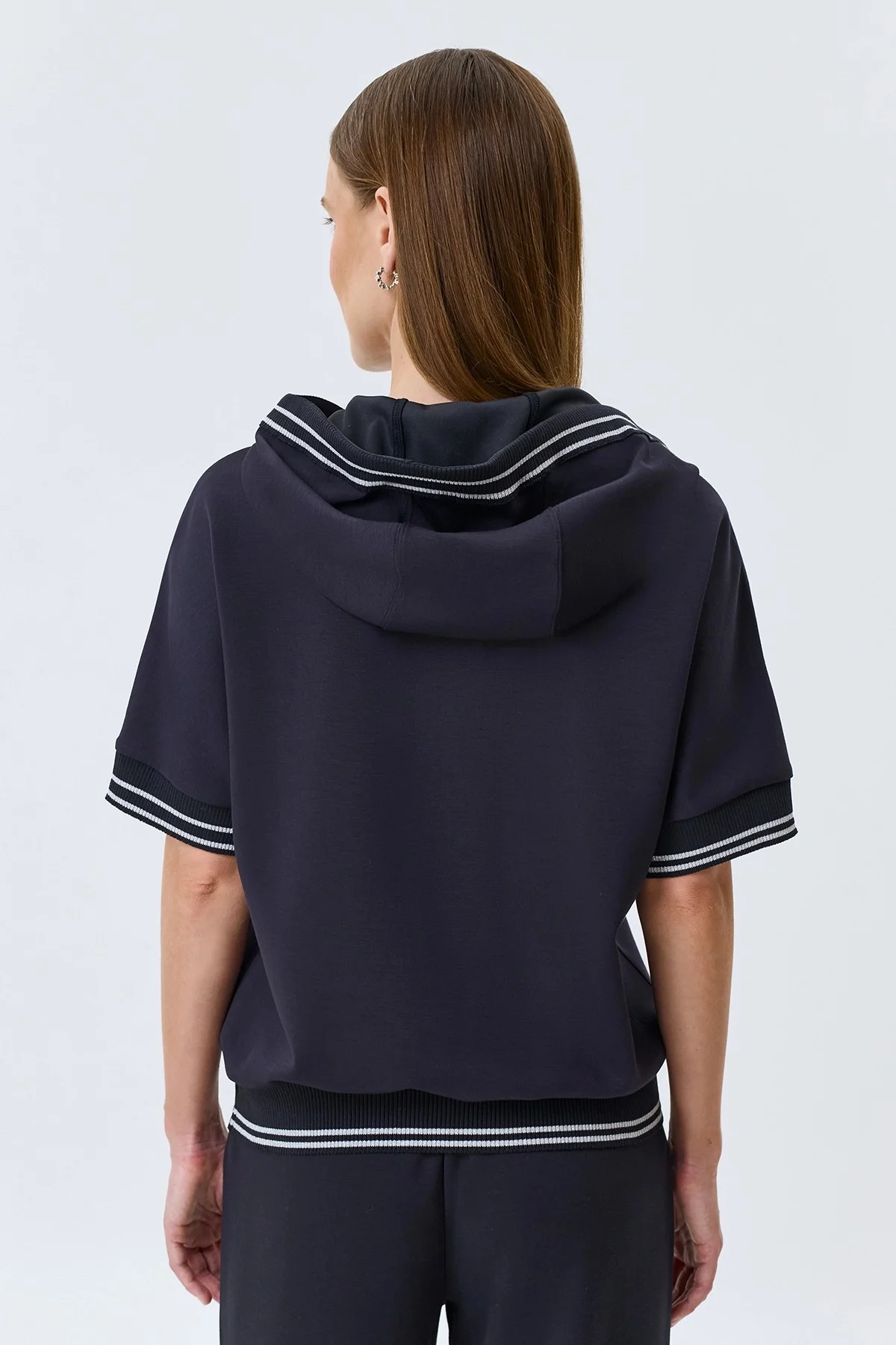 Трикотажный джемпер с капюшоном, 38