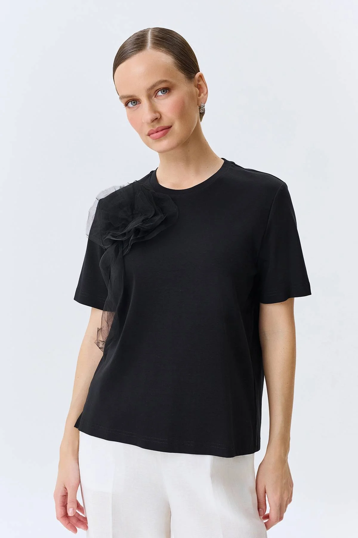 Футболка с объемной аппликацией, 44