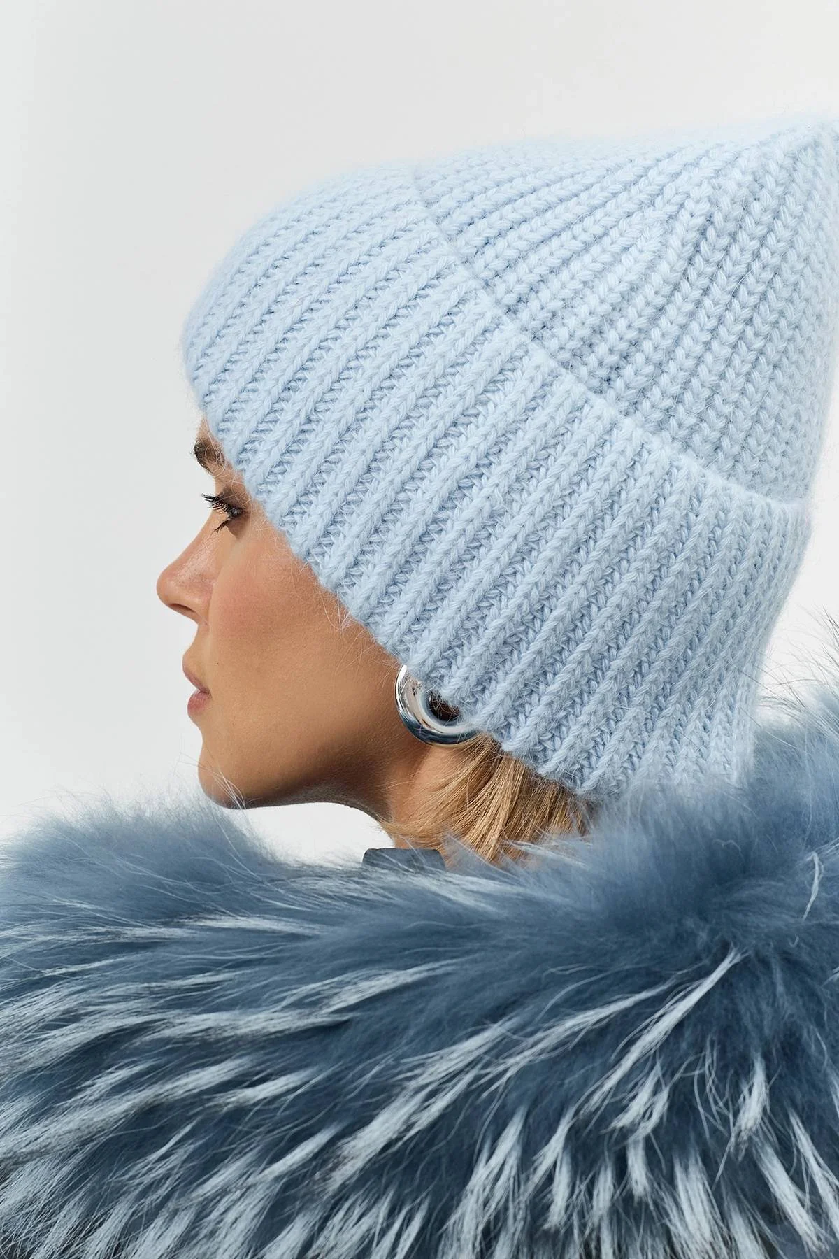 Голубая базовая шапка бини в рубчик, One