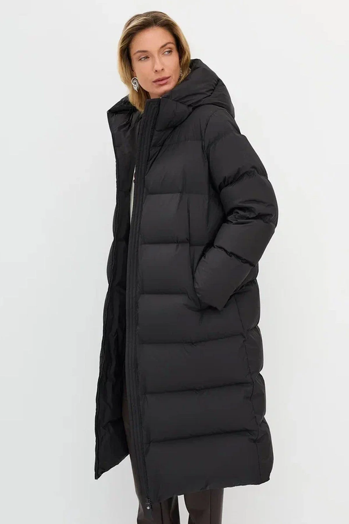 Удлиненное пальто свободного силуэта из натурального пуха в черном цвете, 48р