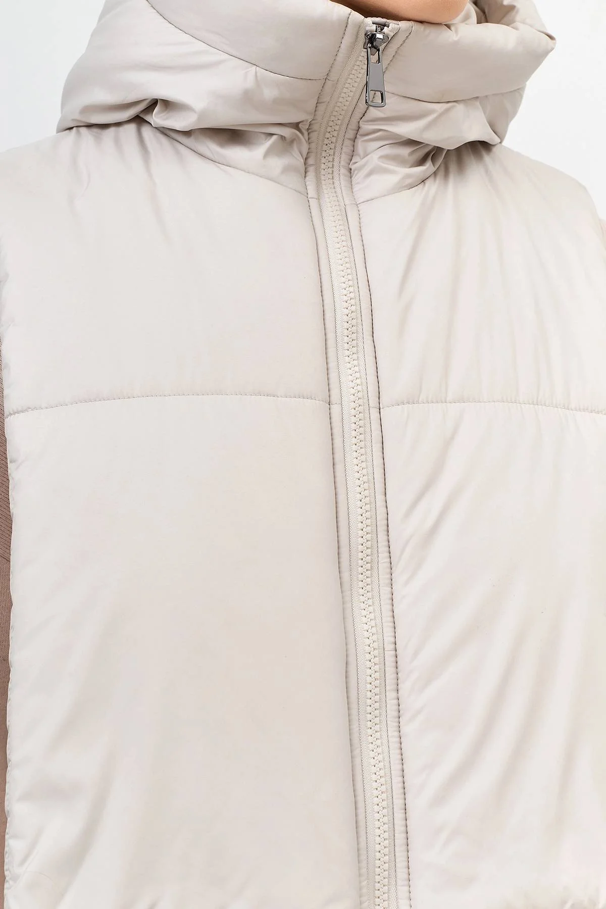 Светлая базовая манишка, One