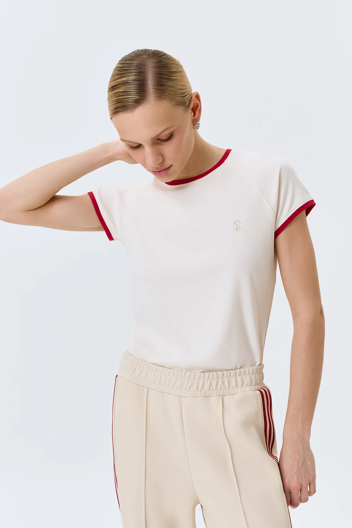 Приталенная футболка с контрастным рибом, 50