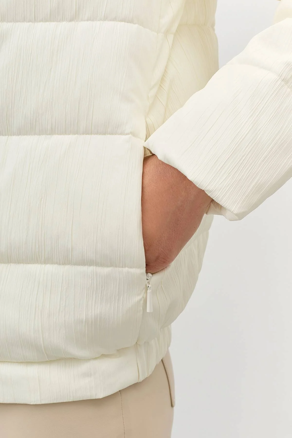 Лимитрированная серия куртка оversize из фактурной ткани и палантин, 48