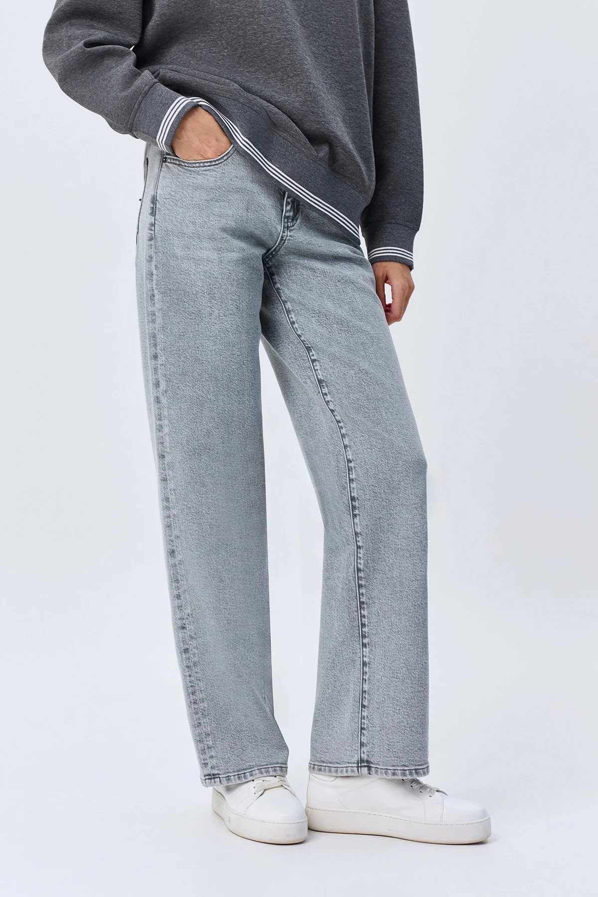 Светло-серые джинсы Straight fit, 48