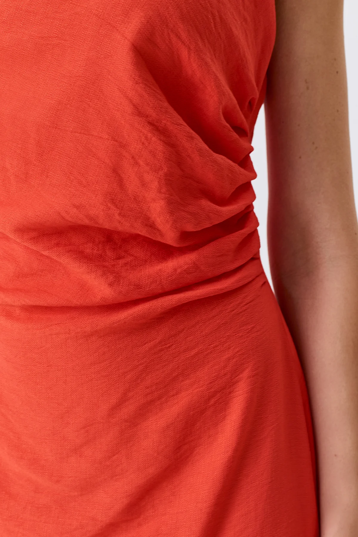 Платье-миди с асимметричным вырезом, 42