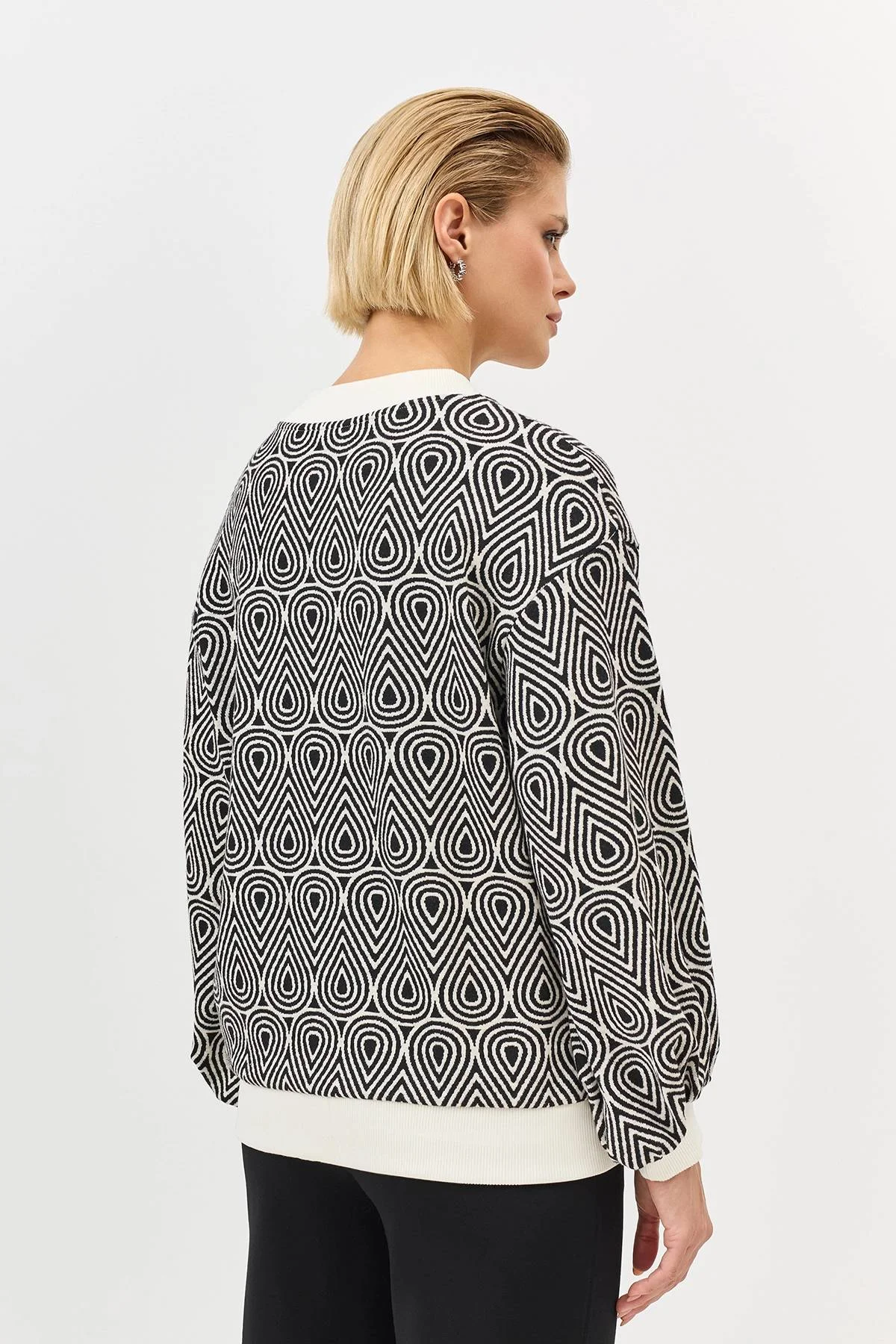 Лимитированная серия джемпер с графичным принтом и ремень, 34 Лимитированная серия джемпер с графичным принтом и ремень, 34