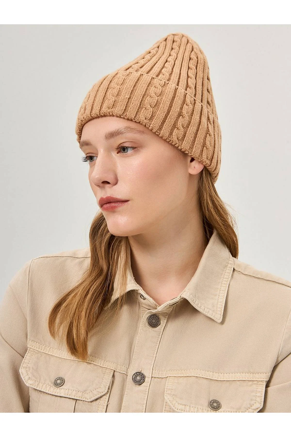 Шапка бежевая, One