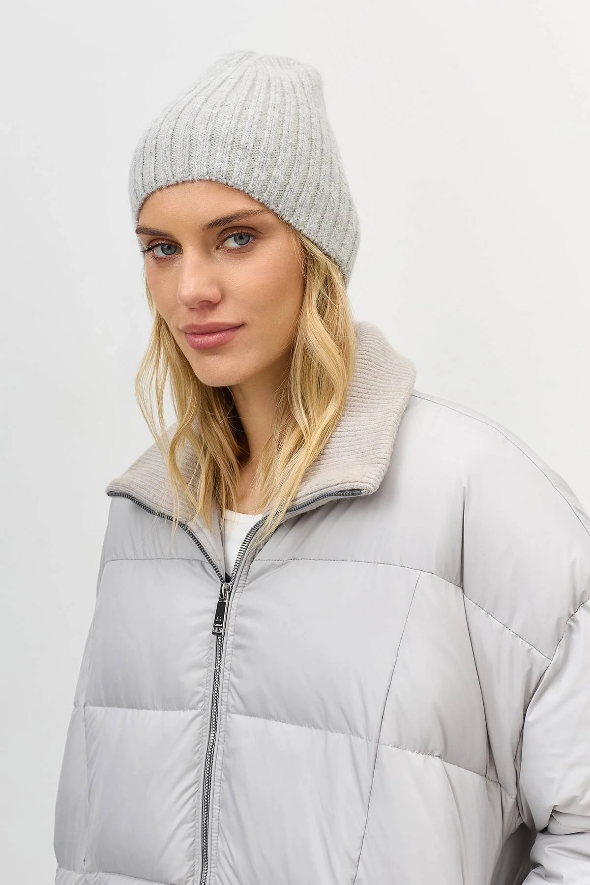 Серая шапка бини в рубчик с ангорой, One