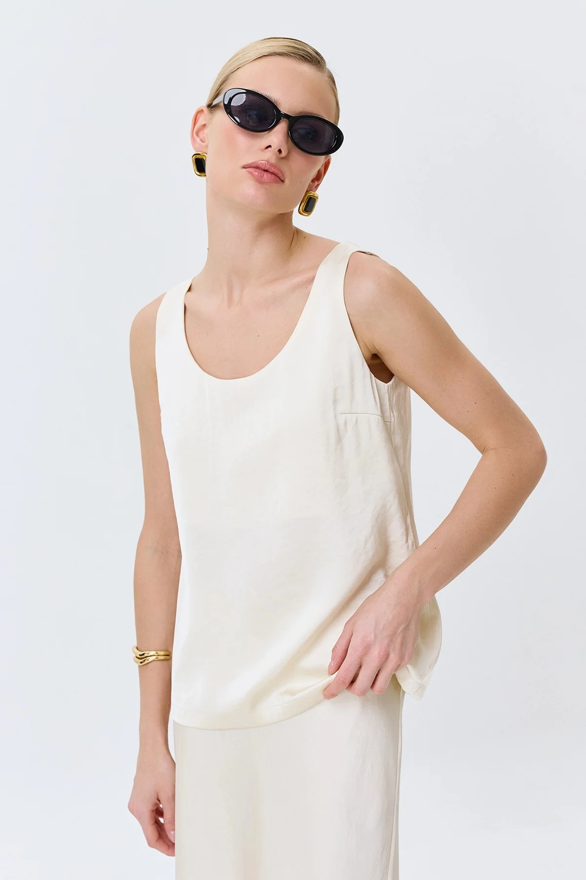 Белый свободный сатиновый топ, 52