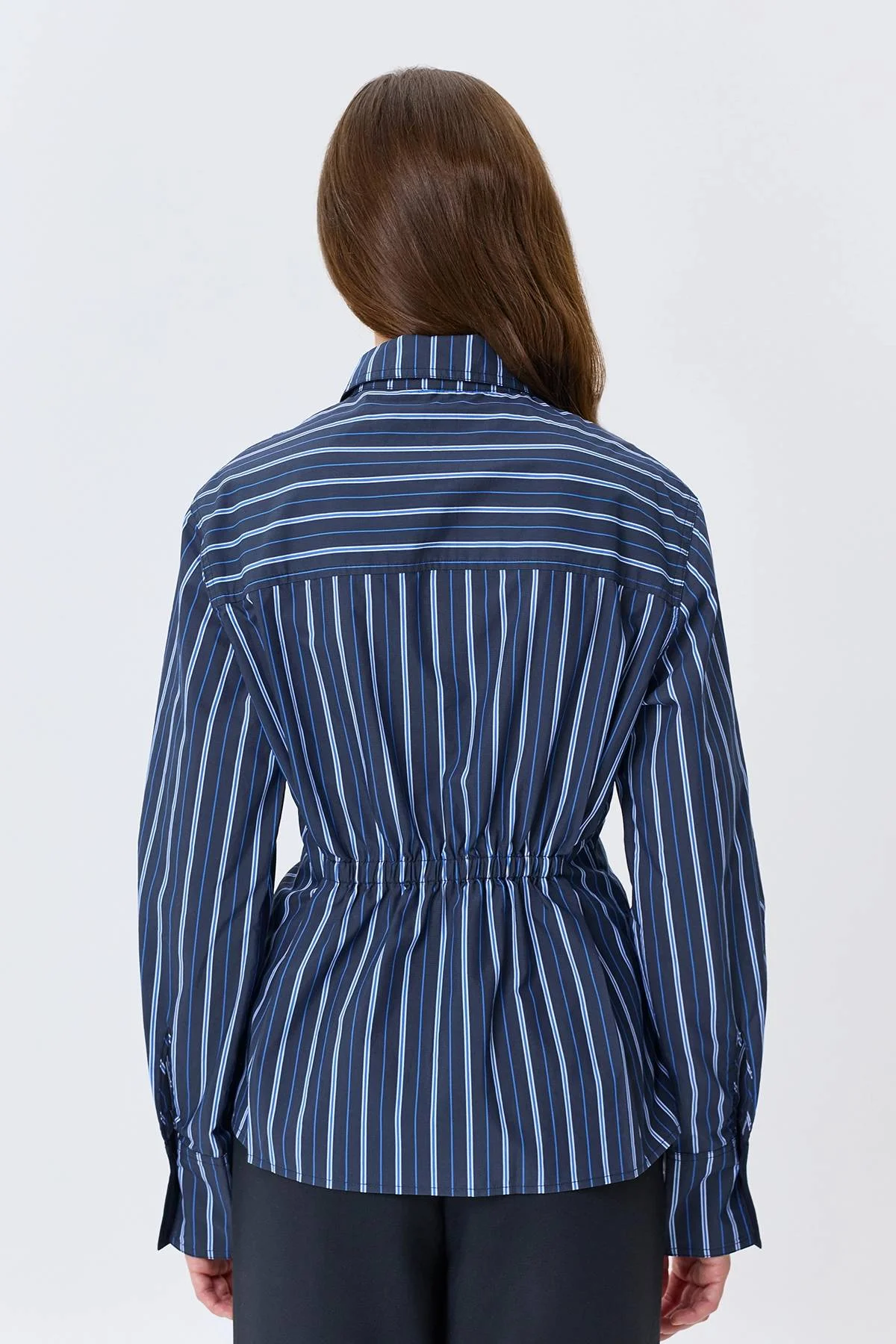 Яркая приталенная рубашка в полоску, 44