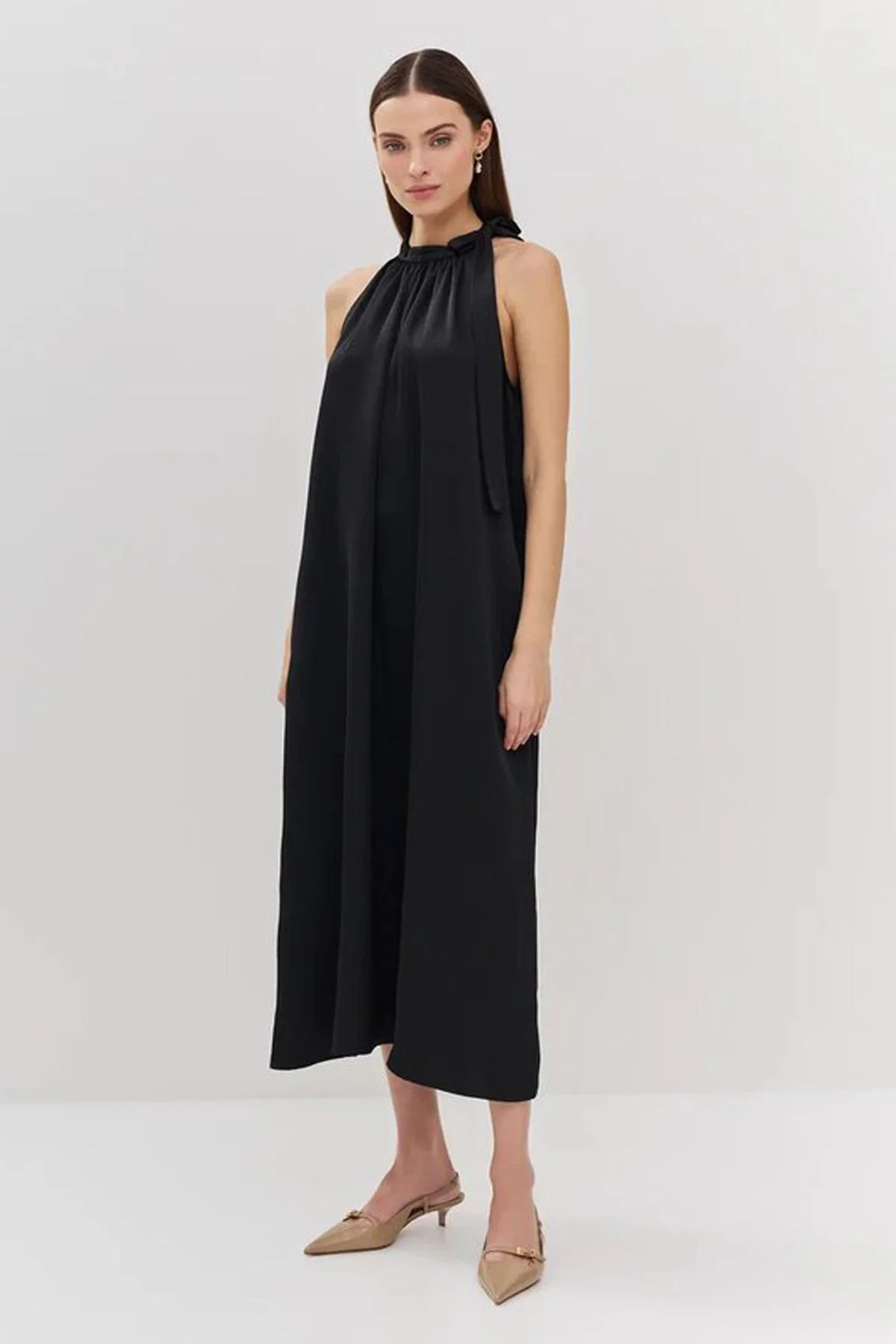 Платье миди с боковыми карманами в чёрном цвете, 48р