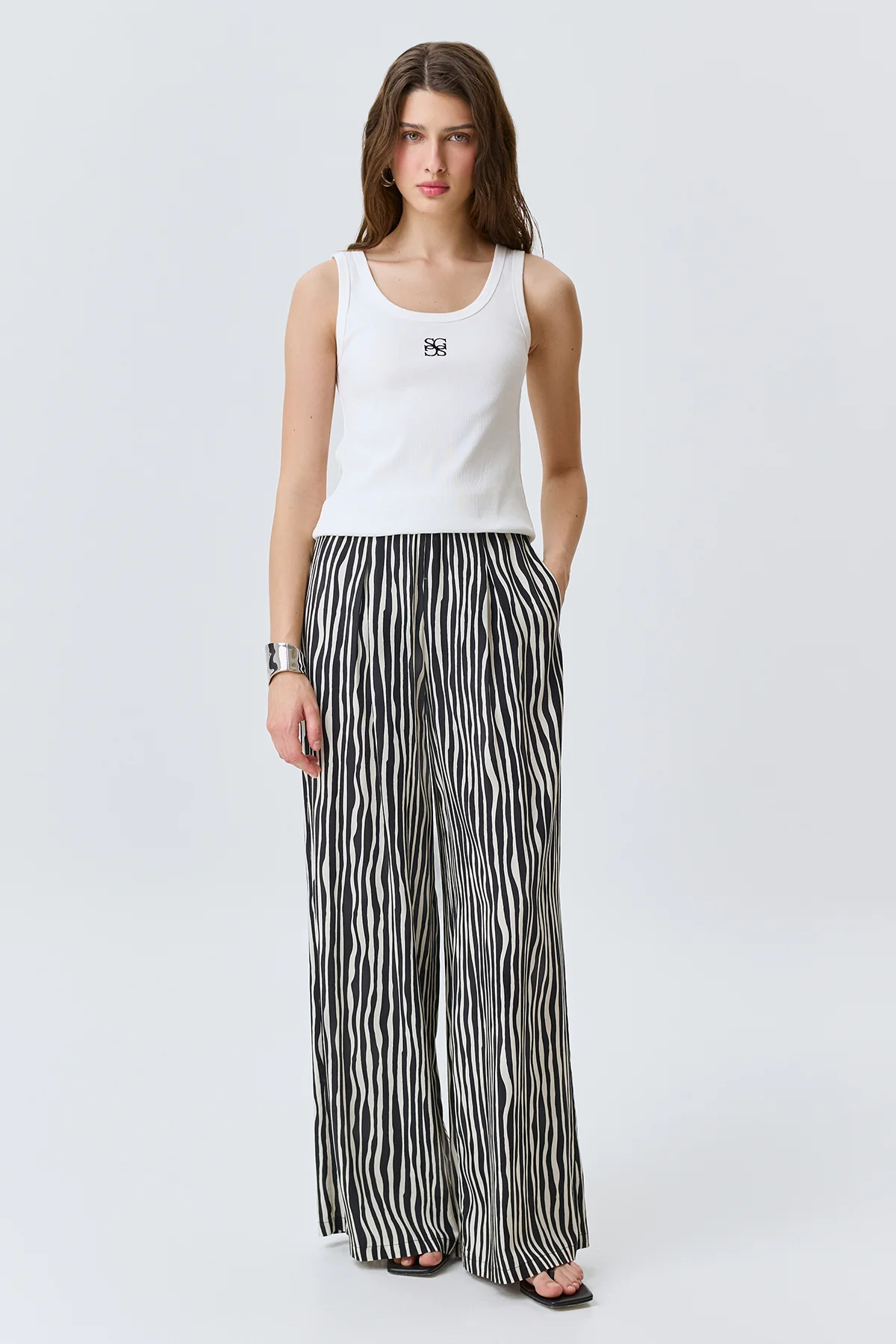 Хлопковый топ с графичной вышивкой, 44