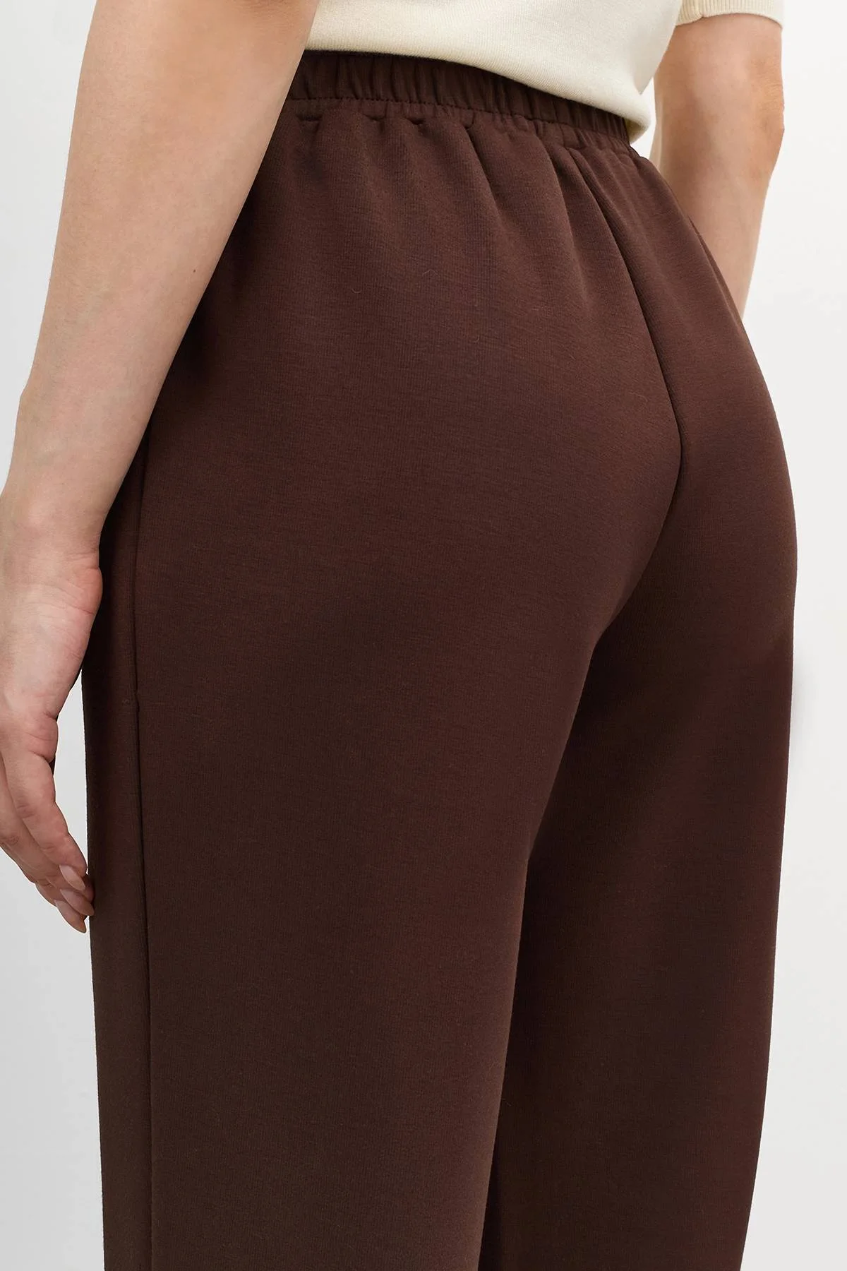 Брюки из вискозы со стрелками, 44 Брюки из вискозы со стрелками, 44