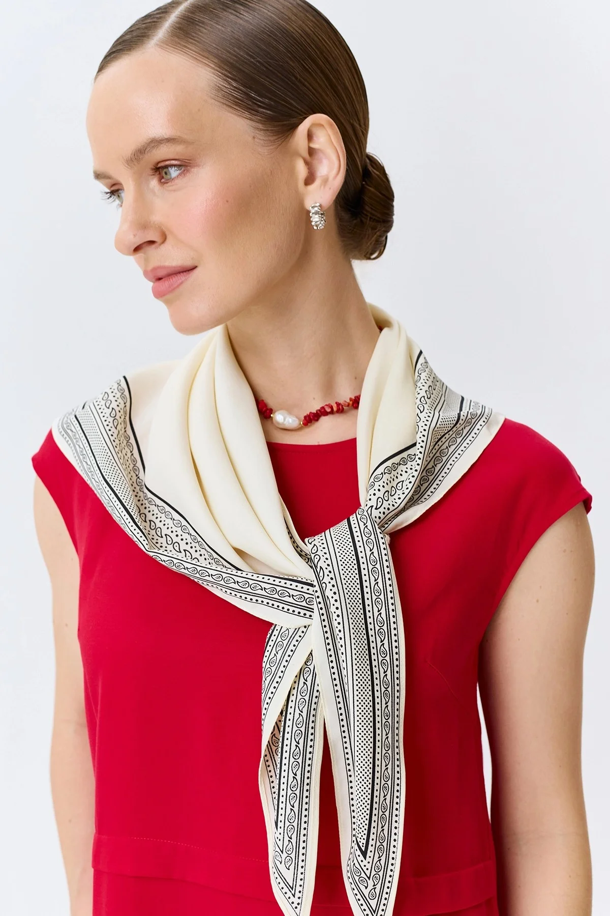 Тонкая косынка с монохромным принтом, One