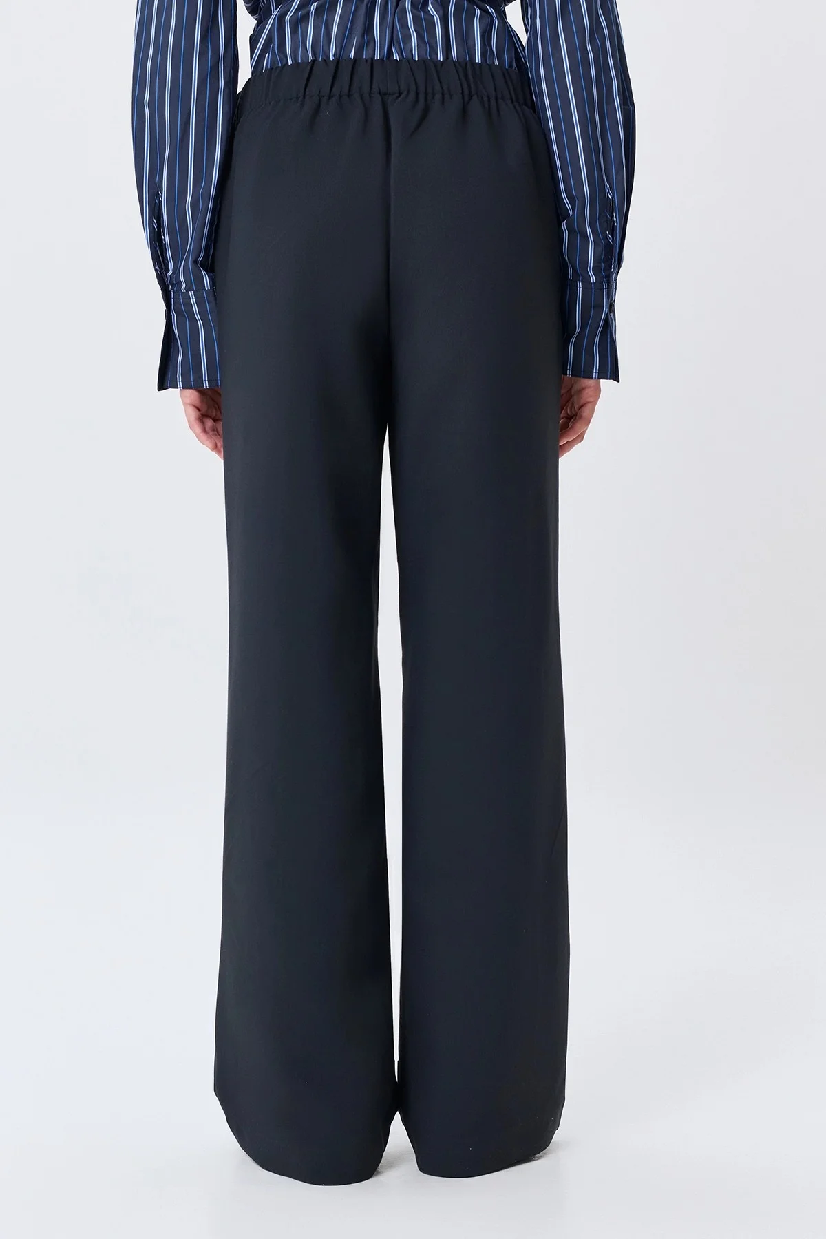 Прямые брюки с мягкими стрелками, 42