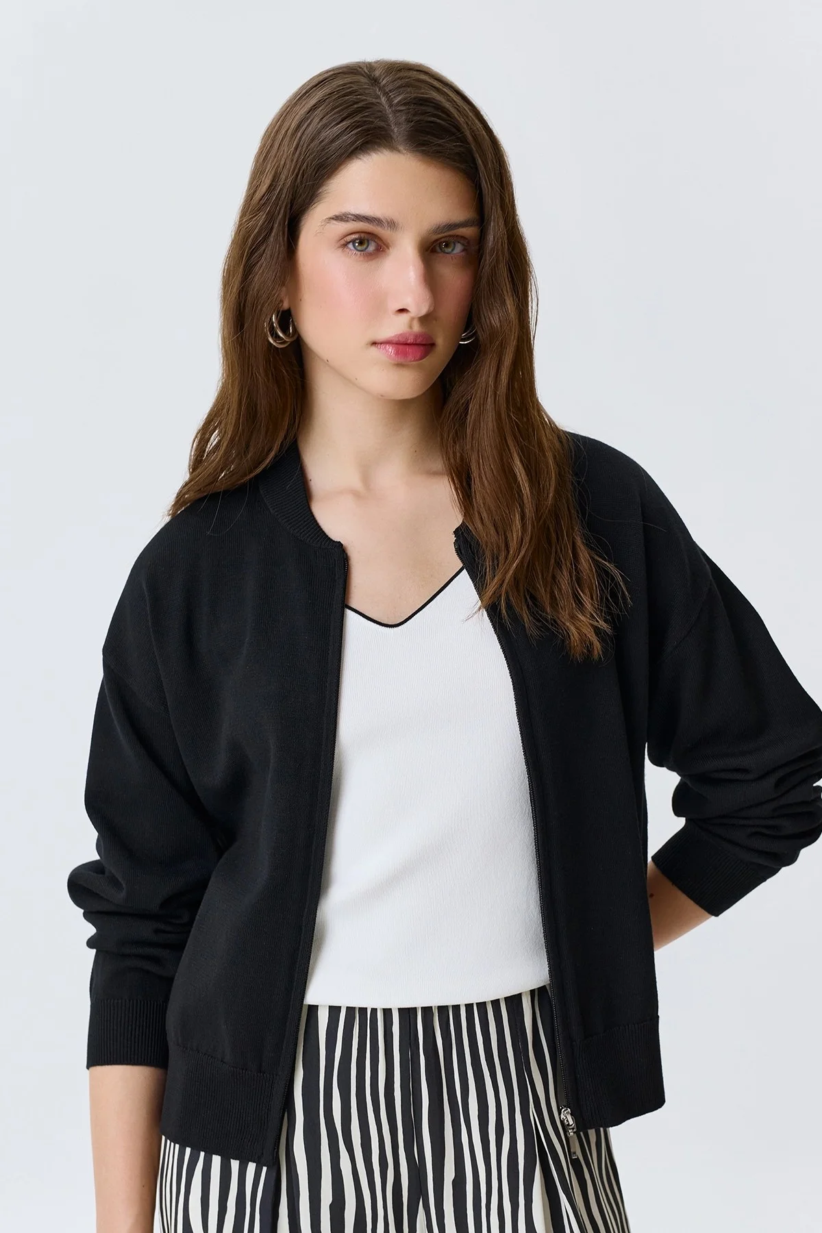 Вязаный бомбер из поливискозной пряжи, 42