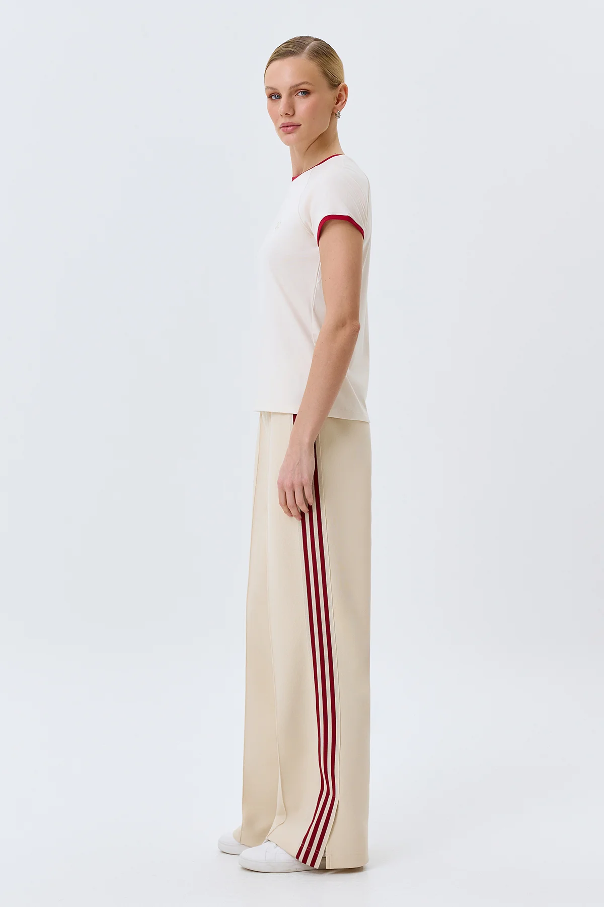 Приталенная футболка с контрастным рибом, 46