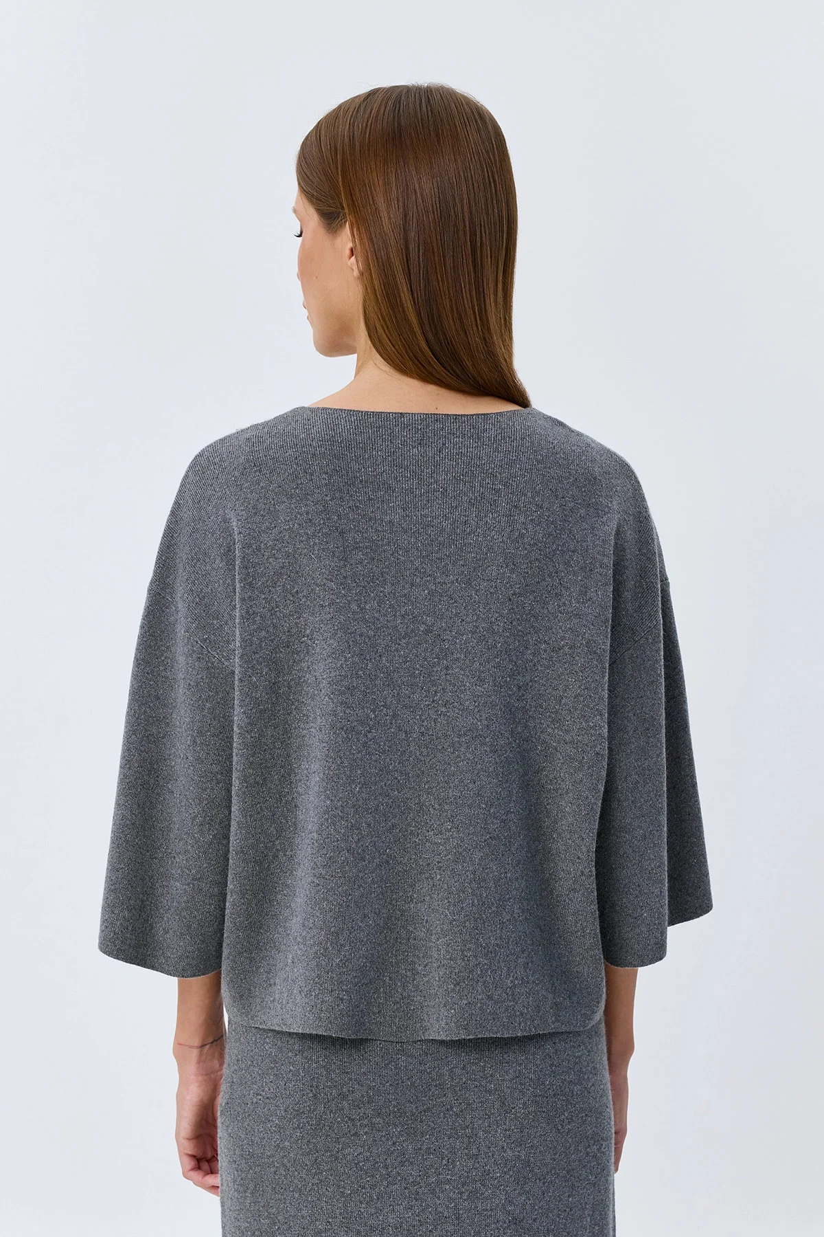 Джемпер с V-образным вырезом серый меланжевый, 42