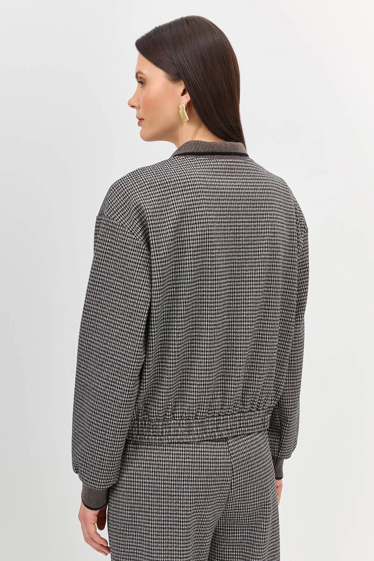 Лимитированная серия бомбер в мелкую клетку с палантином, 36