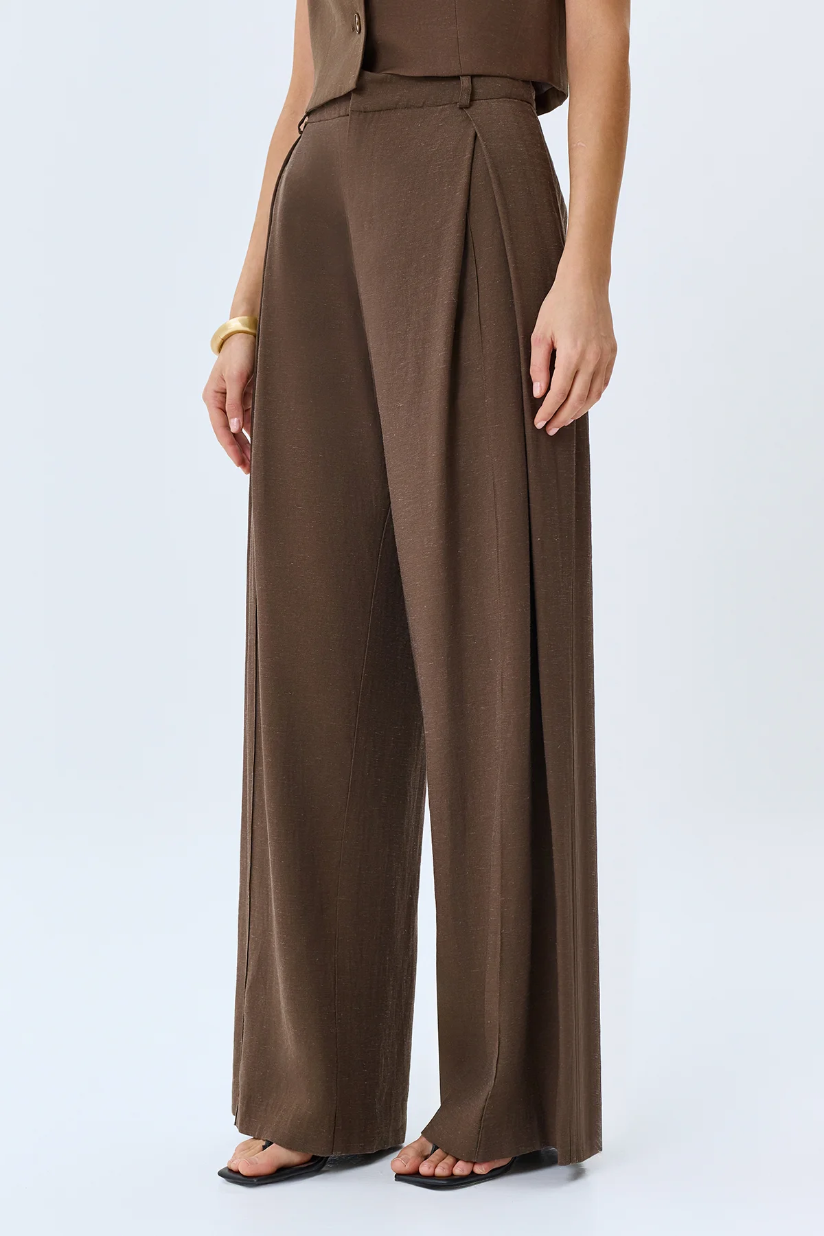 Широкие брюки с акцентными складками, 40