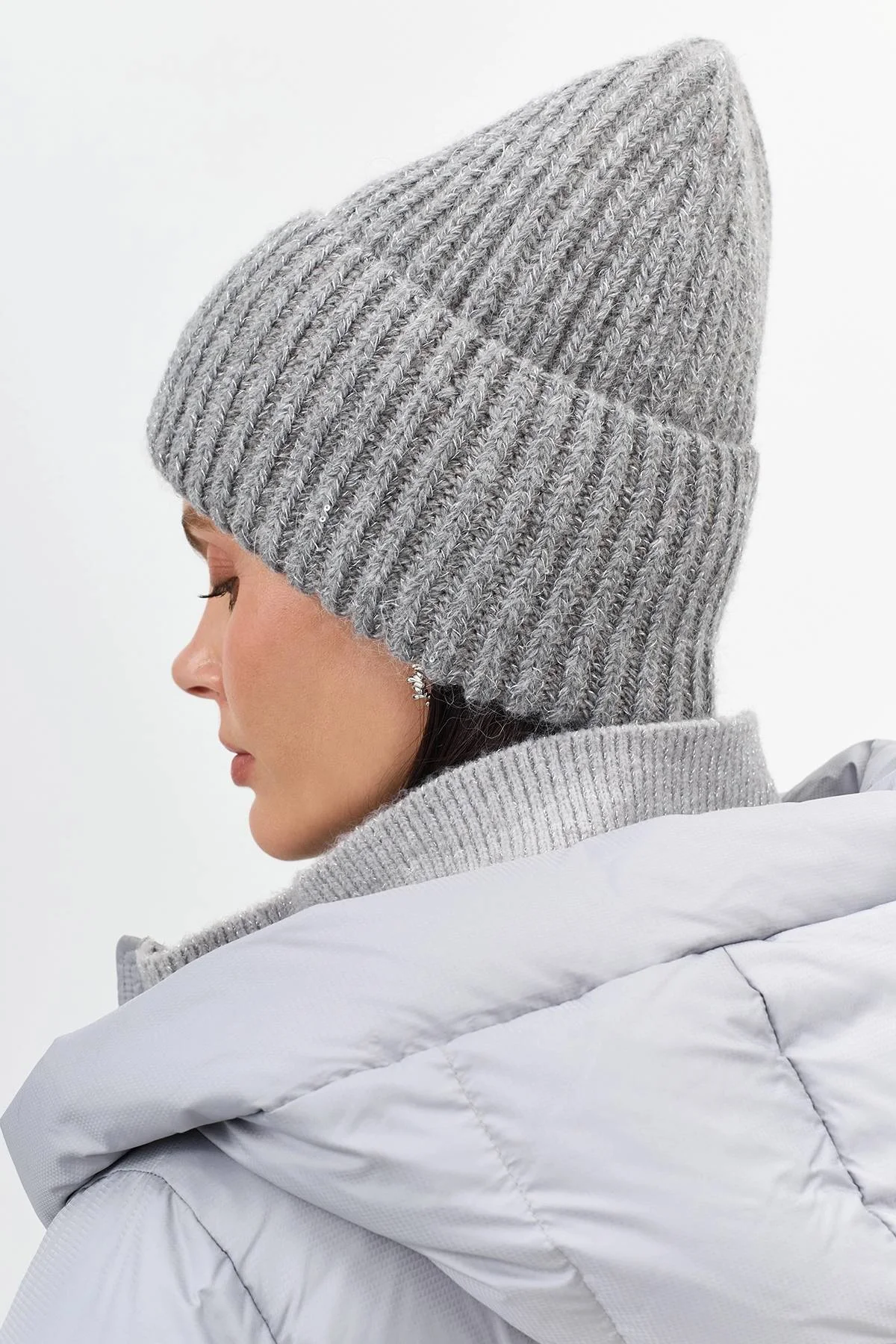 Серая шапка в рубчик с деликатным люрексом, One