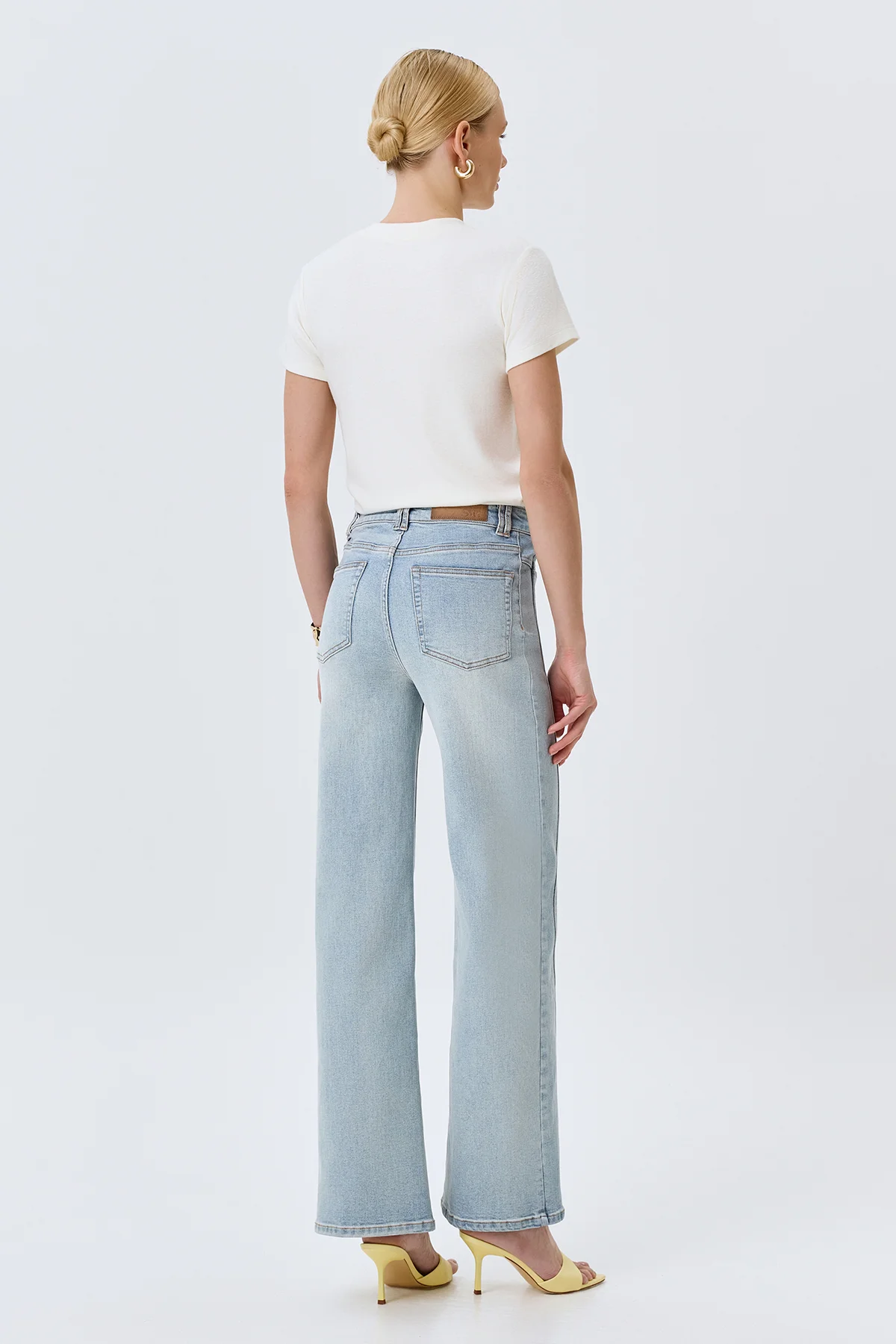 Свободные джинсы с деликатной варкой, 46