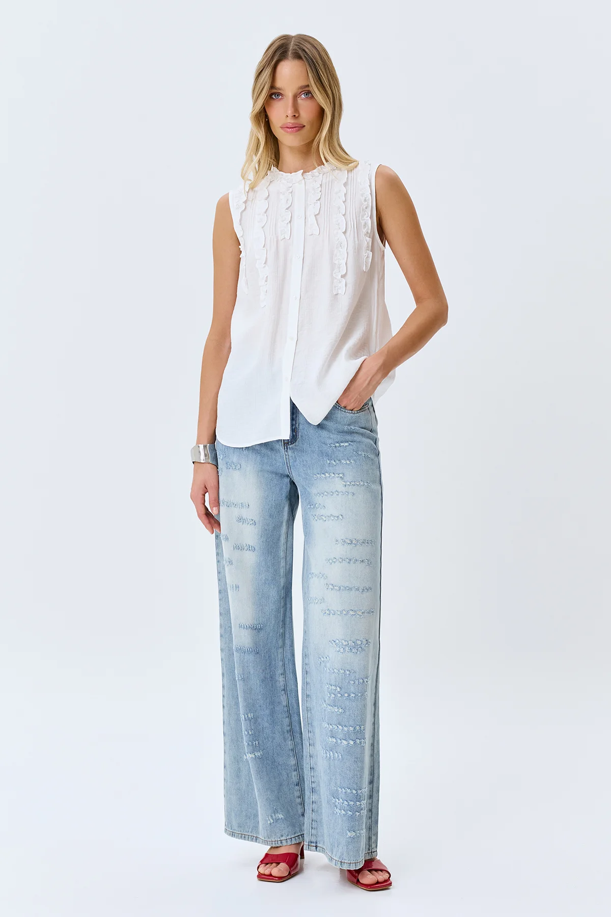 Широкие джинсы с акцентными дестроями, 46